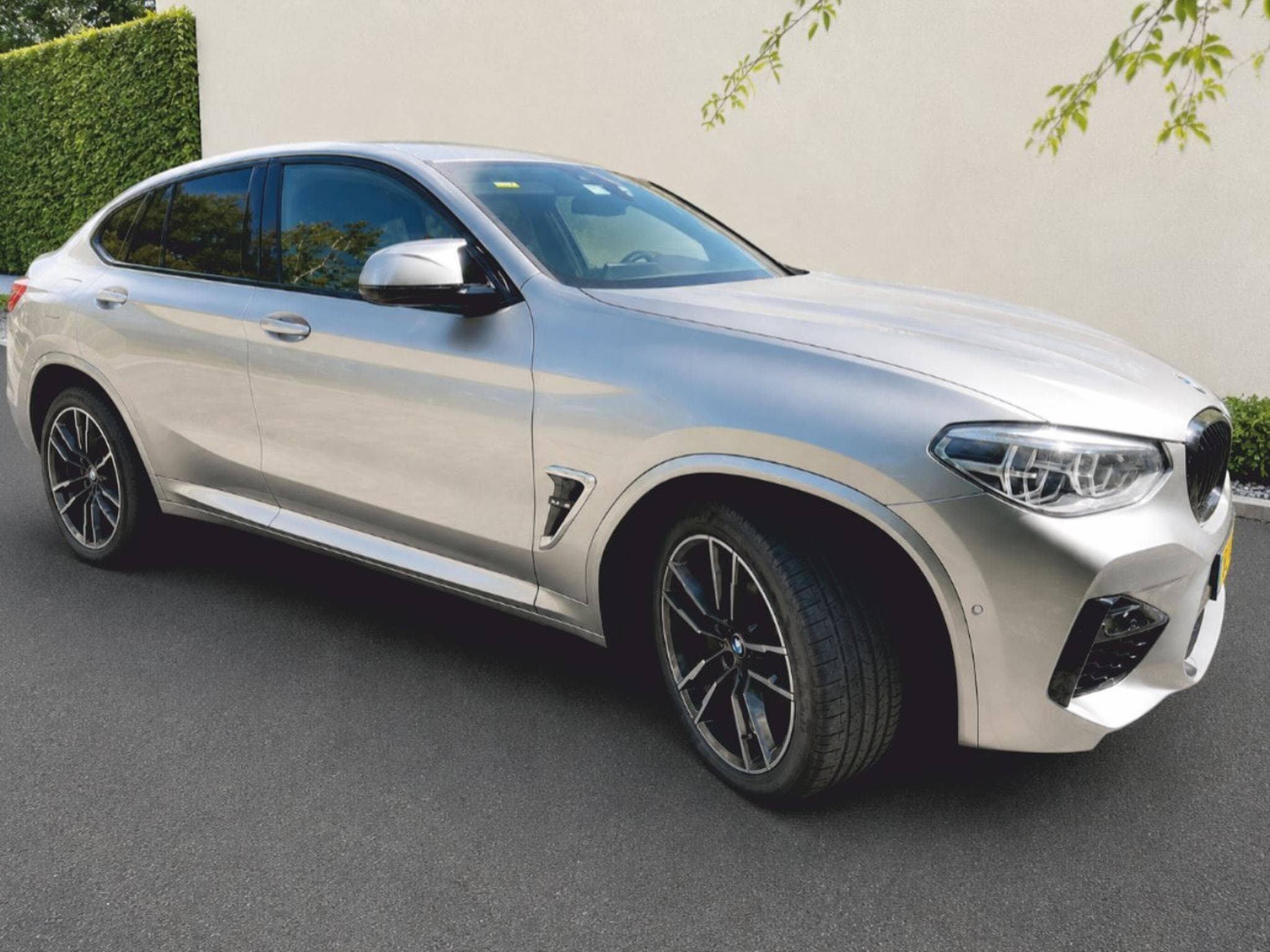 BMW X4M 3.0 l, F98, 6 cylindres, 353kW/486 ch (2020) - Photo 2