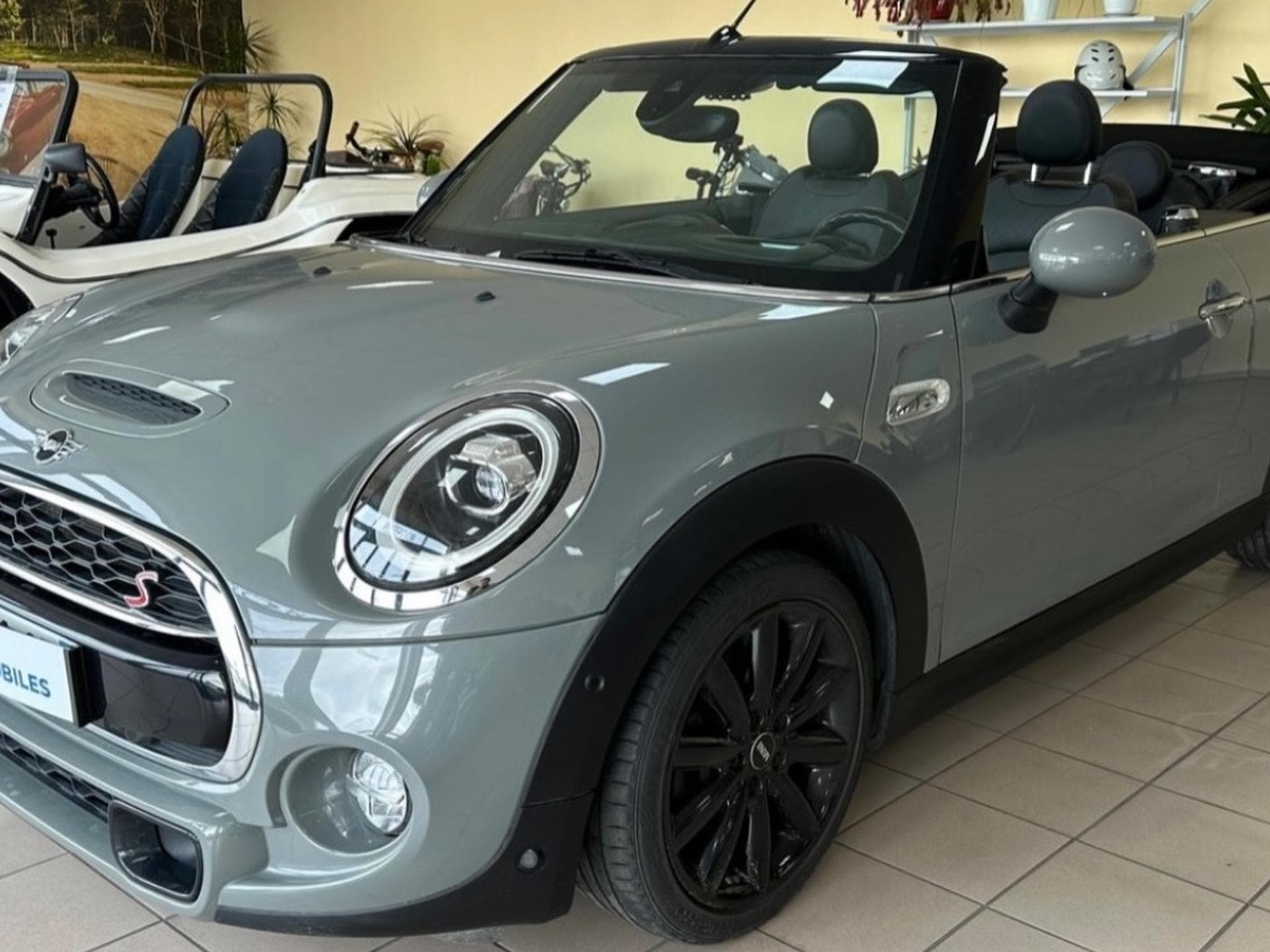Mini Cabrio Cooper (2018) - Photo 1