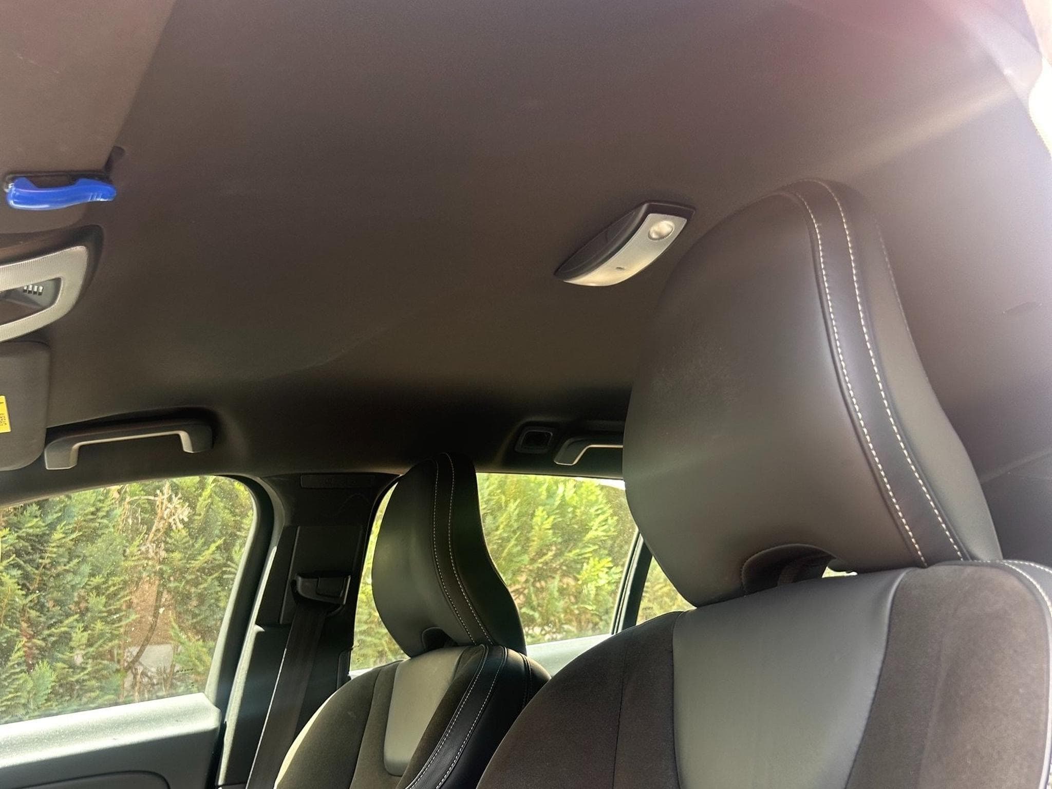 Volvo V60 Kombi Momentum R-Design (2019) - Photo 10