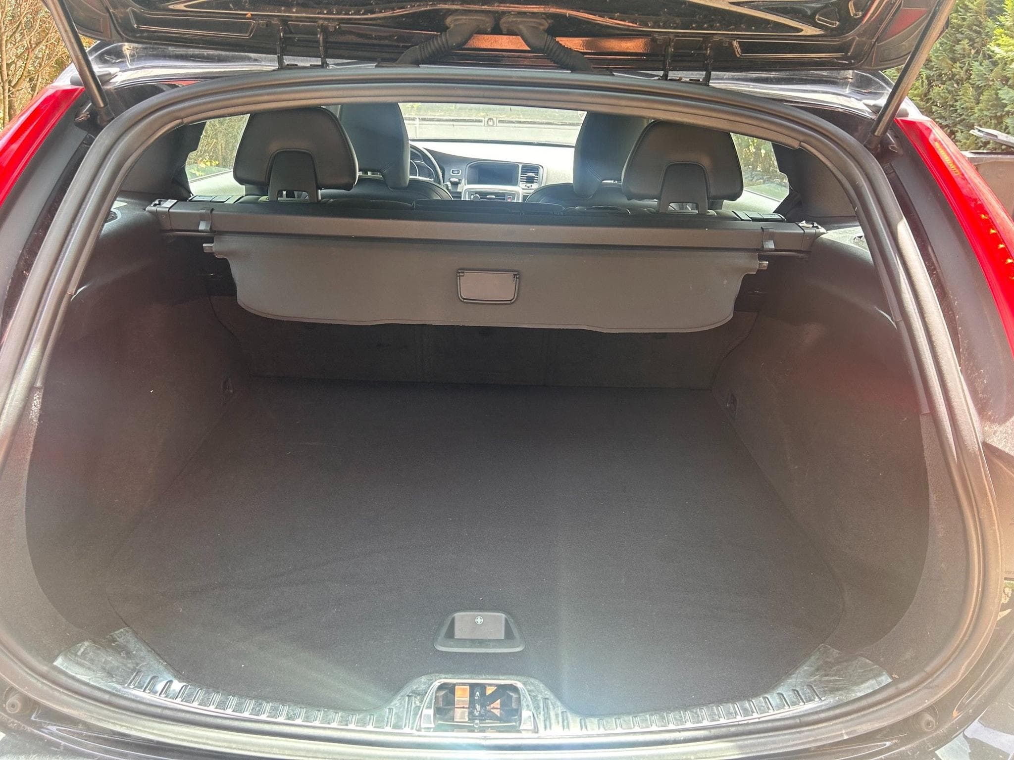 Volvo V60 Kombi Momentum R-Design (2019) - Photo 15