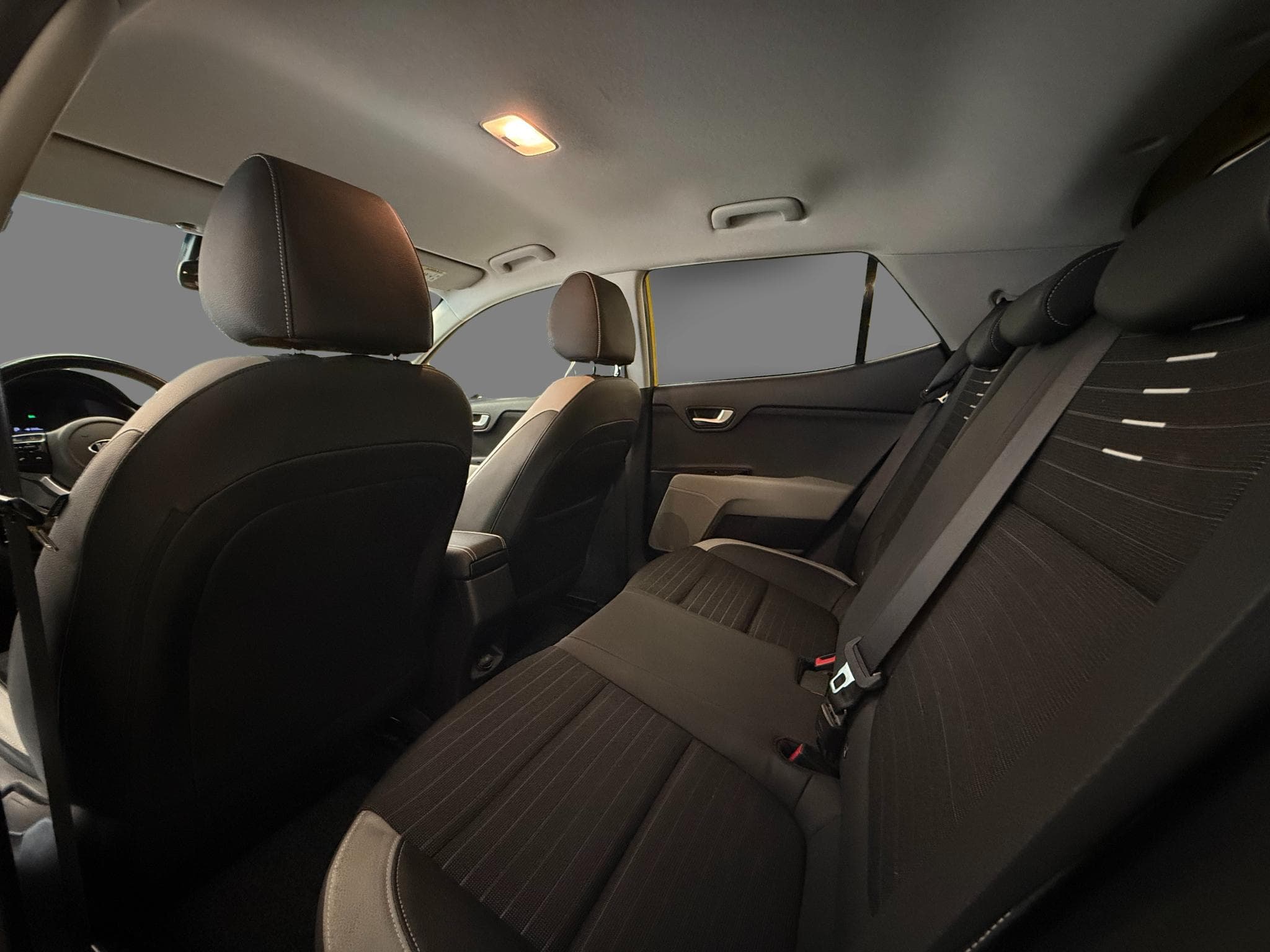 Kia Stonic Sense 1.0T 7DCT ISG (2018) - Photo 10