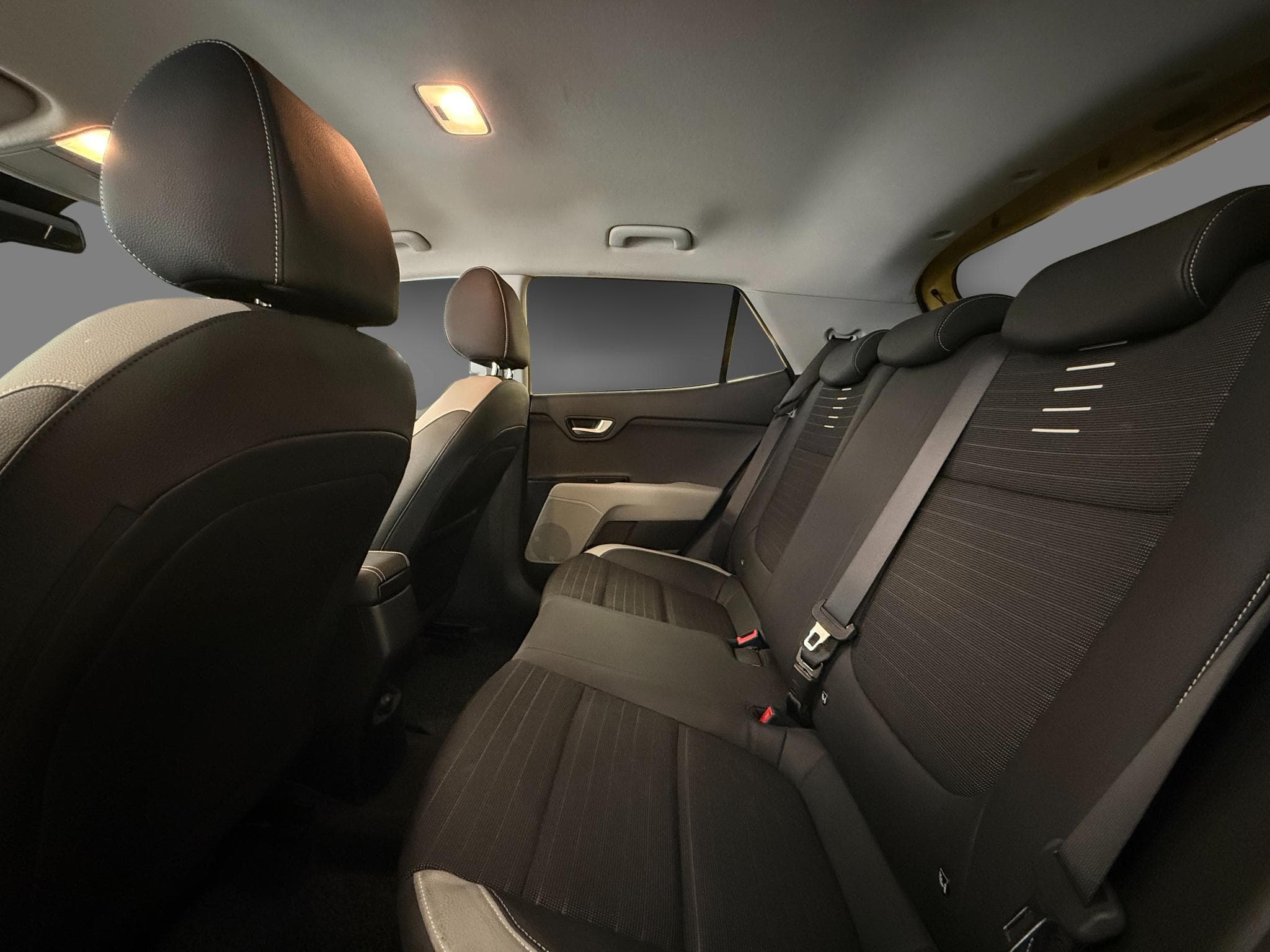 Kia Stonic Sense 1.0T 7DCT ISG (2018) - Photo 9