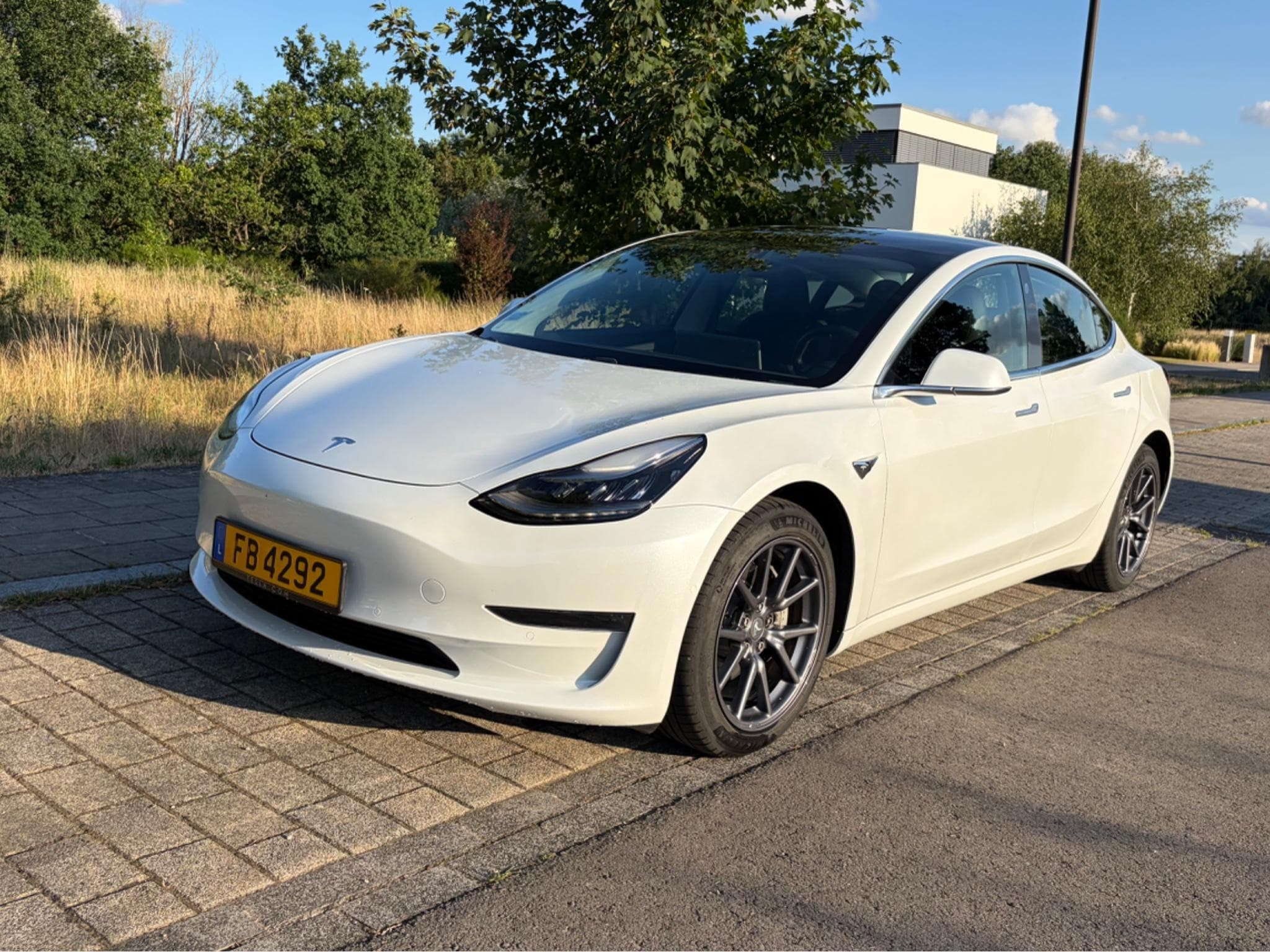Tesla Model 3 Long Range Dual Motor (2020) - Photo 2