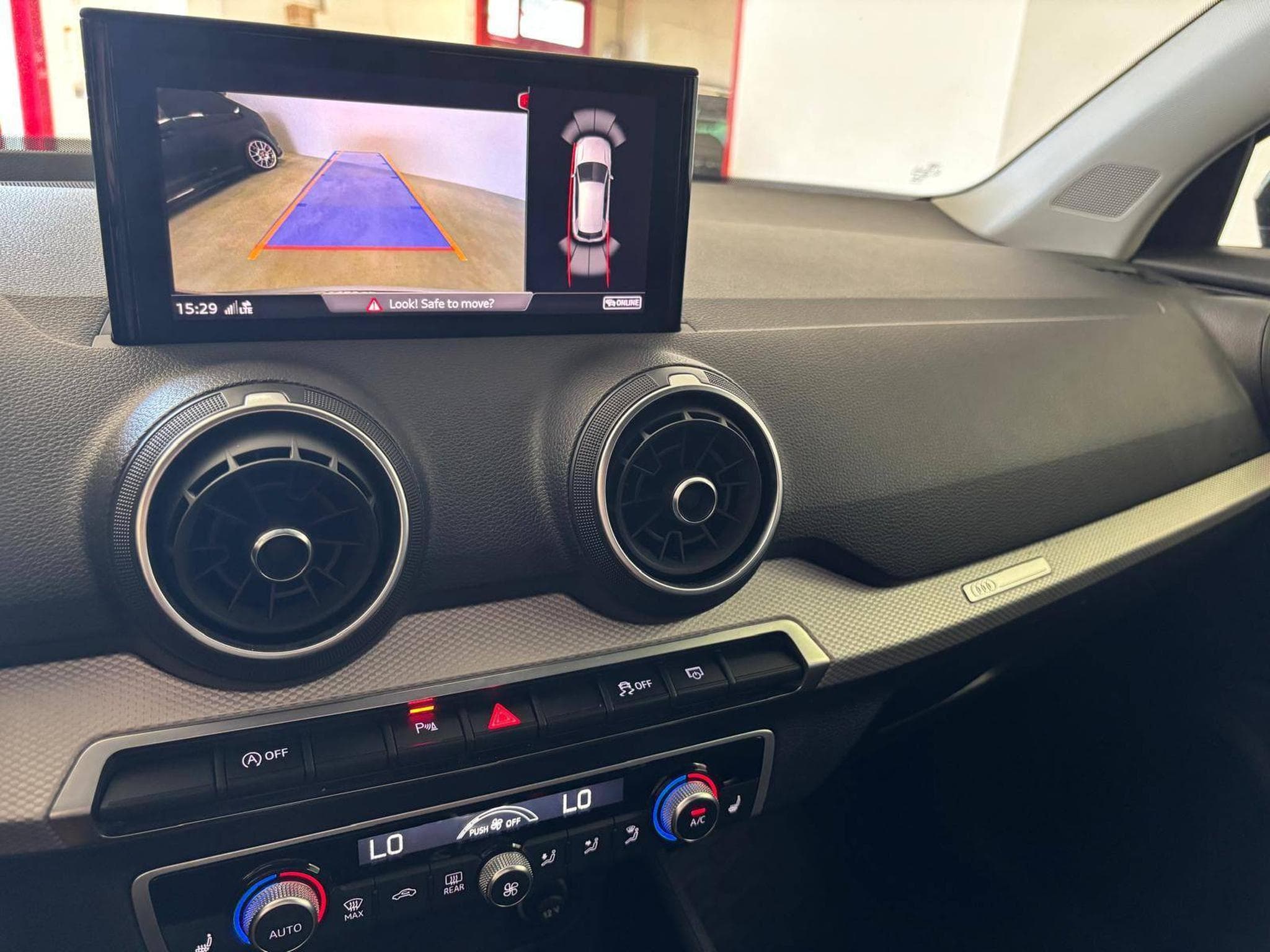 Audi Q2 35 TFSI S-Line (2023) - Photo 10