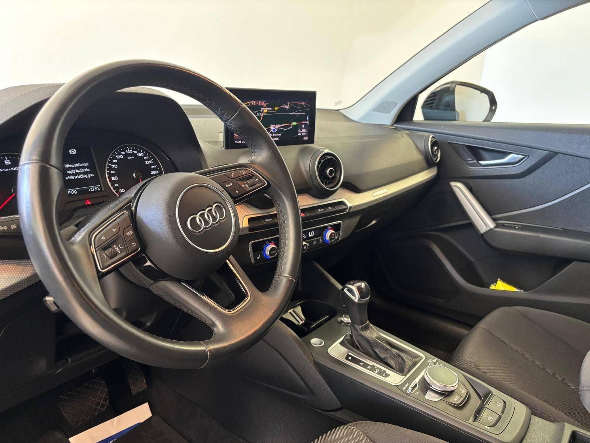 Audi Q2 35 TFSI S-Line (2023) - Photo 8