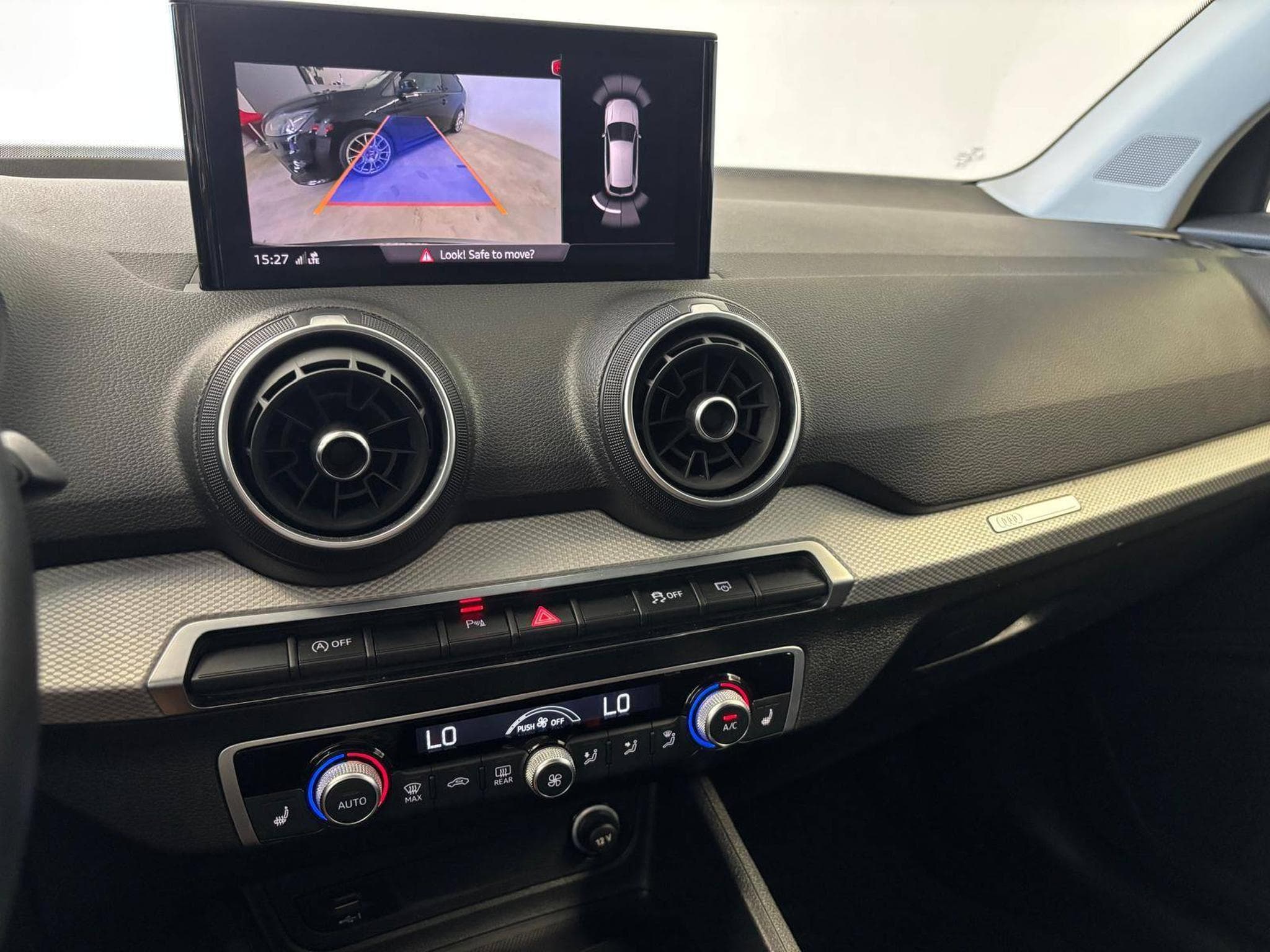Audi Q2 35 TFSI S-Line (2023) - Photo 11