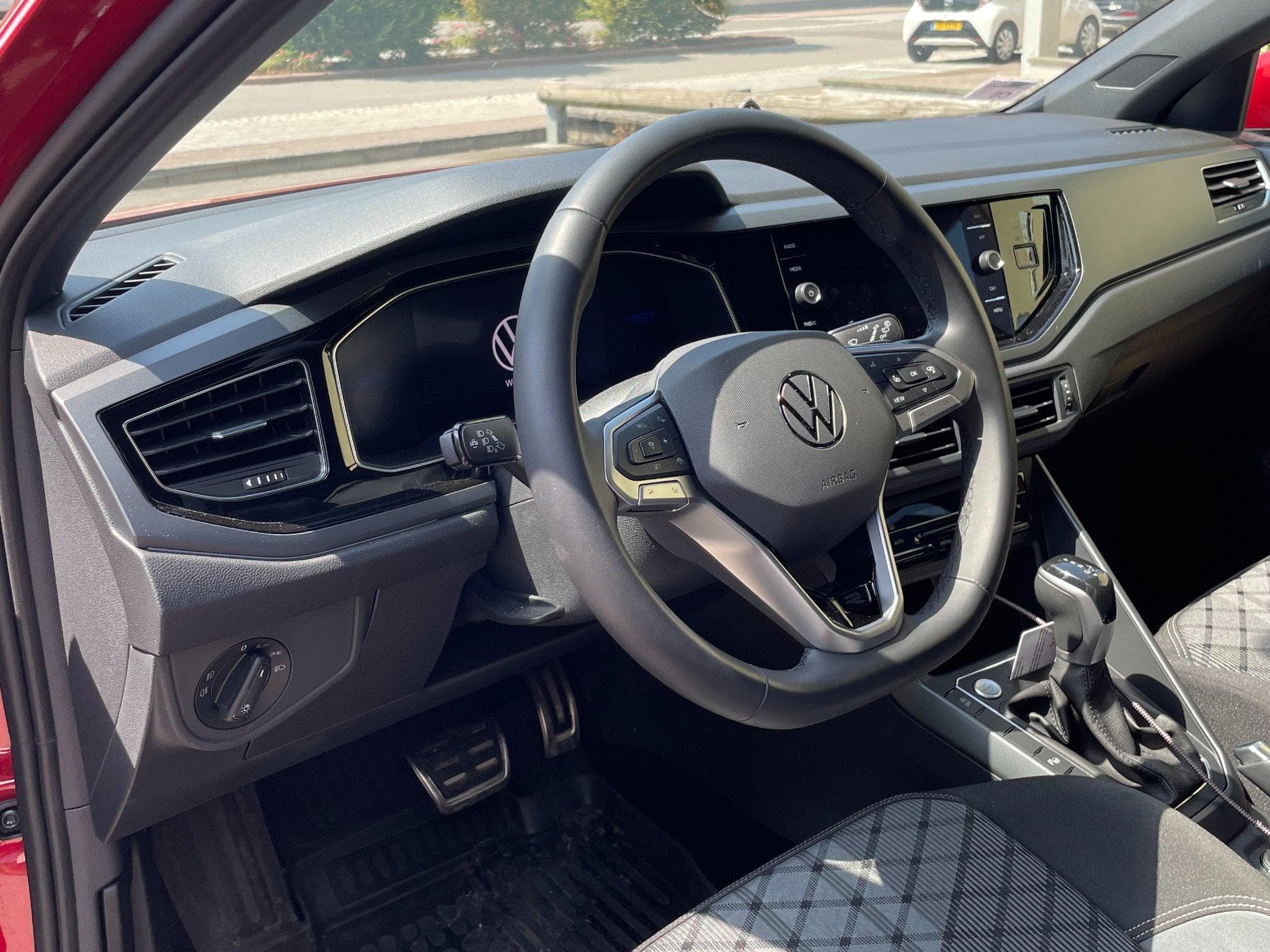 VW Taigo R Line 1.5 TSI (2025) - Photo 6