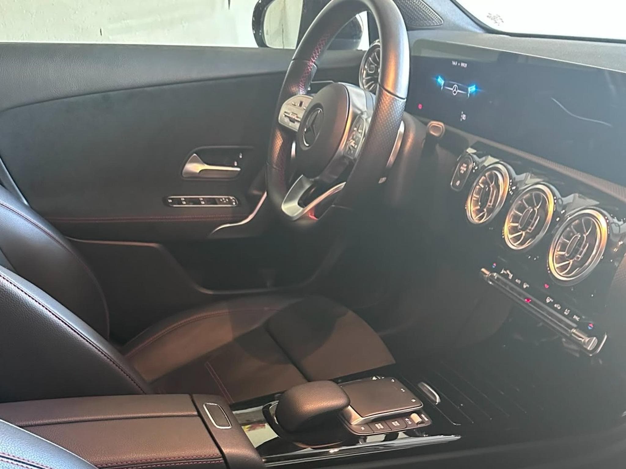 Mercedes A 220 Mercedes Classe A 200 d AMG Line Berline (2022) - Photo 4