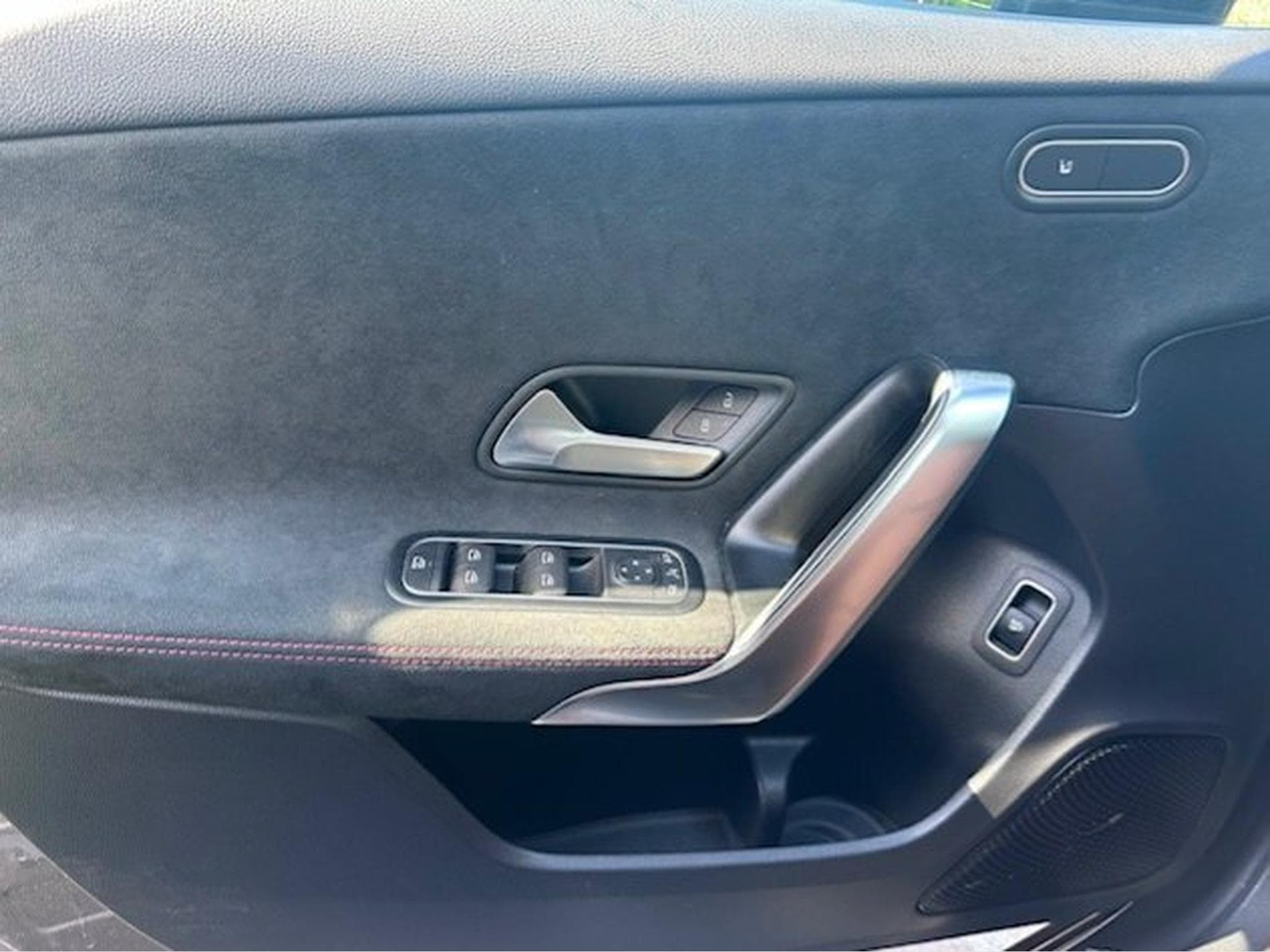 Mercedes A 220 Mercedes Classe A 200 d AMG Line Berline (2022) - Photo 8