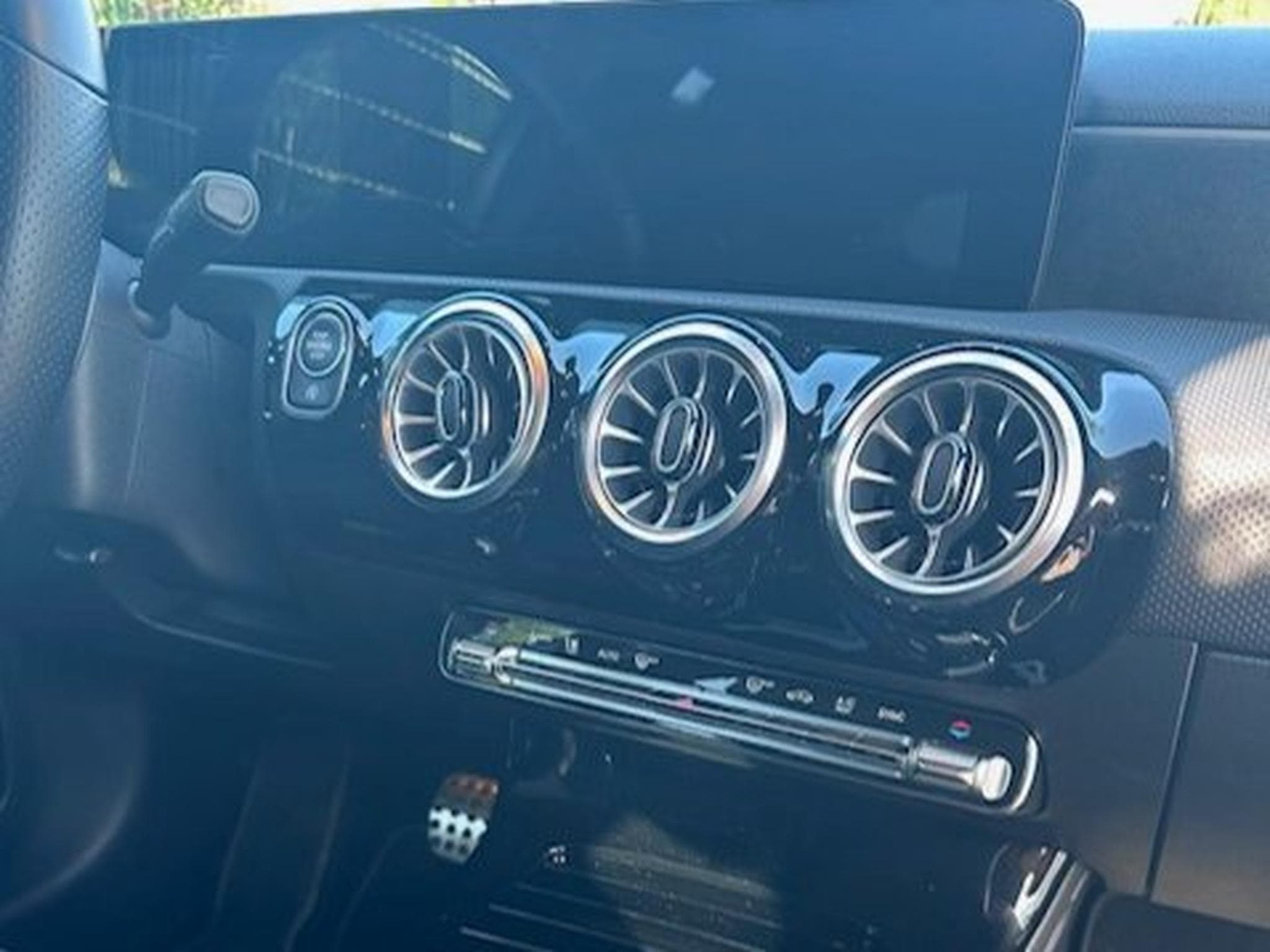 Mercedes A 220 Mercedes Classe A 200 d AMG Line Berline (2022) - Photo 10