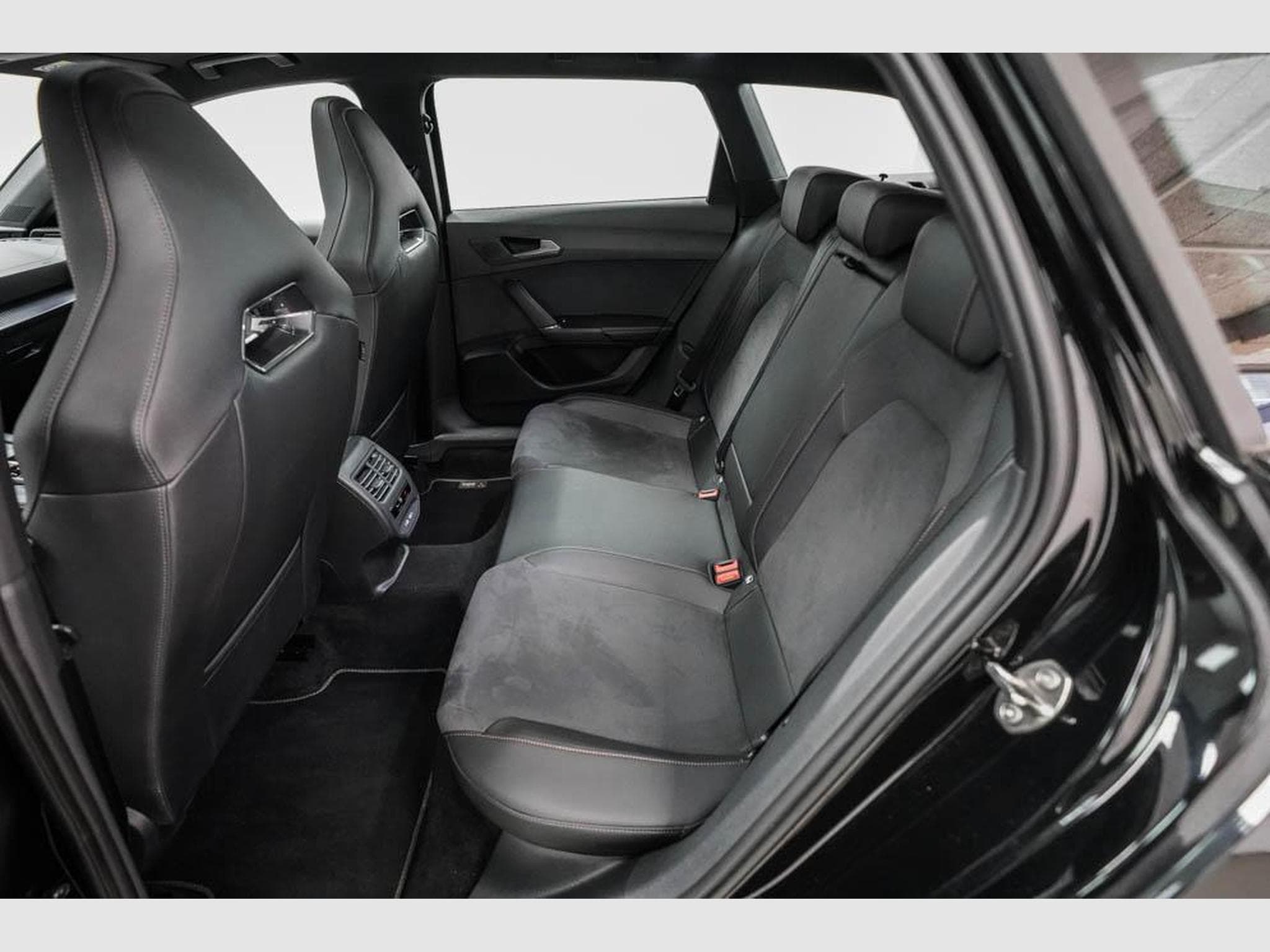 Cupra Leon ST 2,0 TSI (2025) - Photo 16