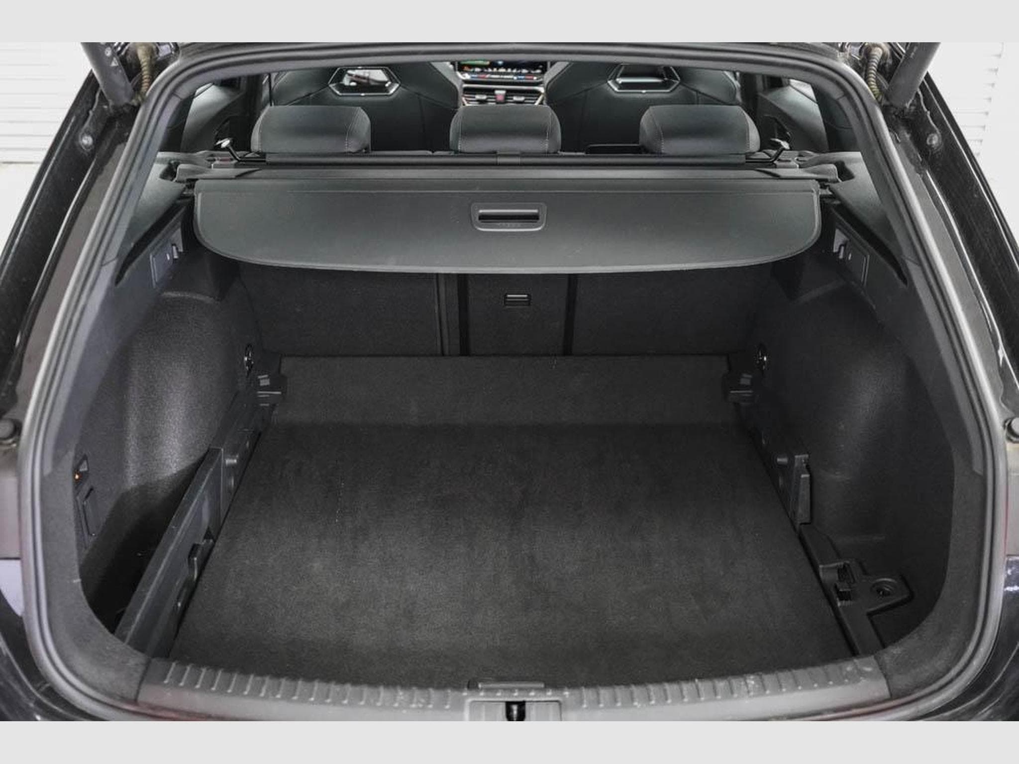 Cupra Leon ST 2,0 TSI (2025) - Photo 18