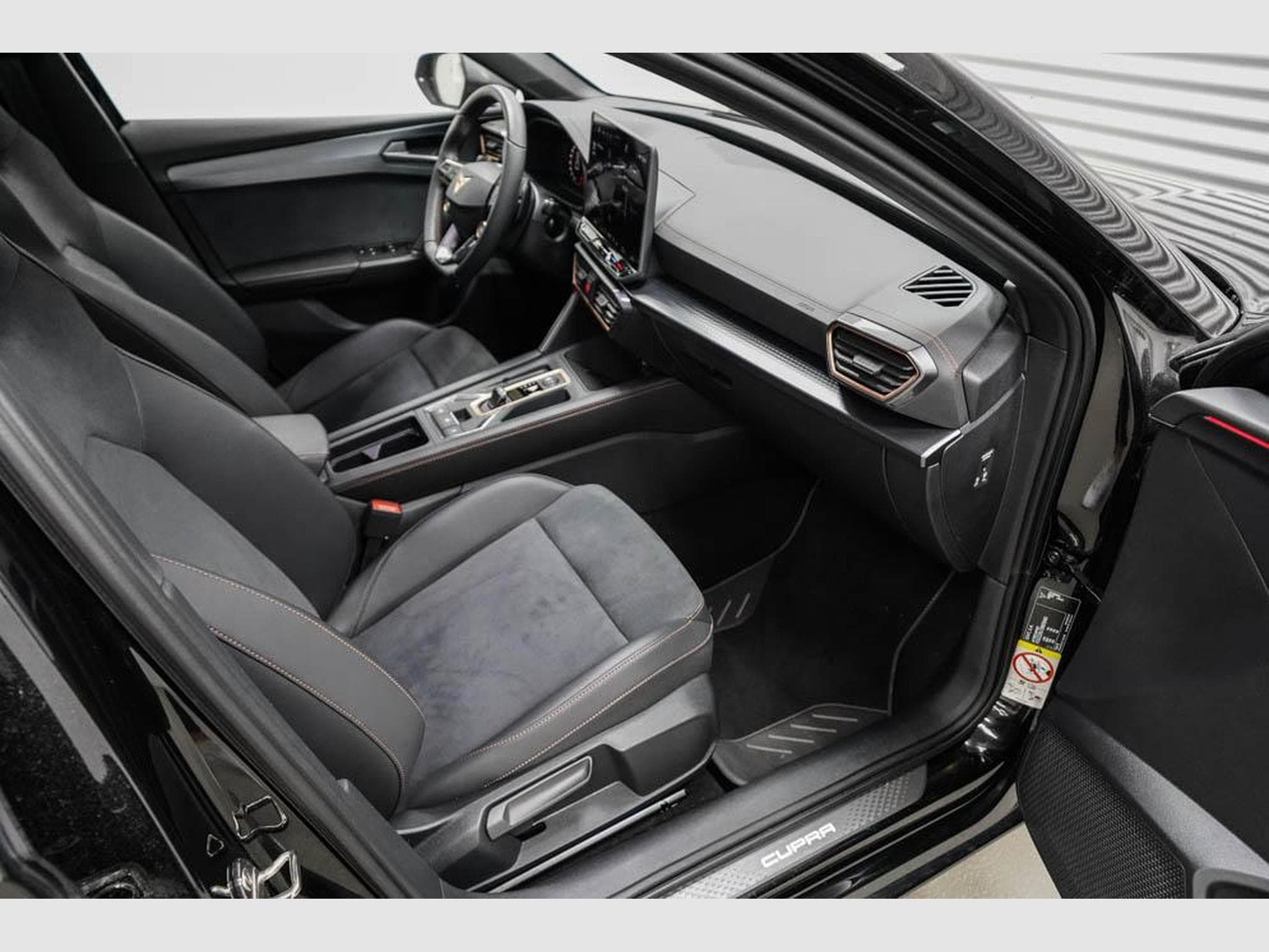 Cupra Leon ST 2,0 TSI (2025) - Photo 21