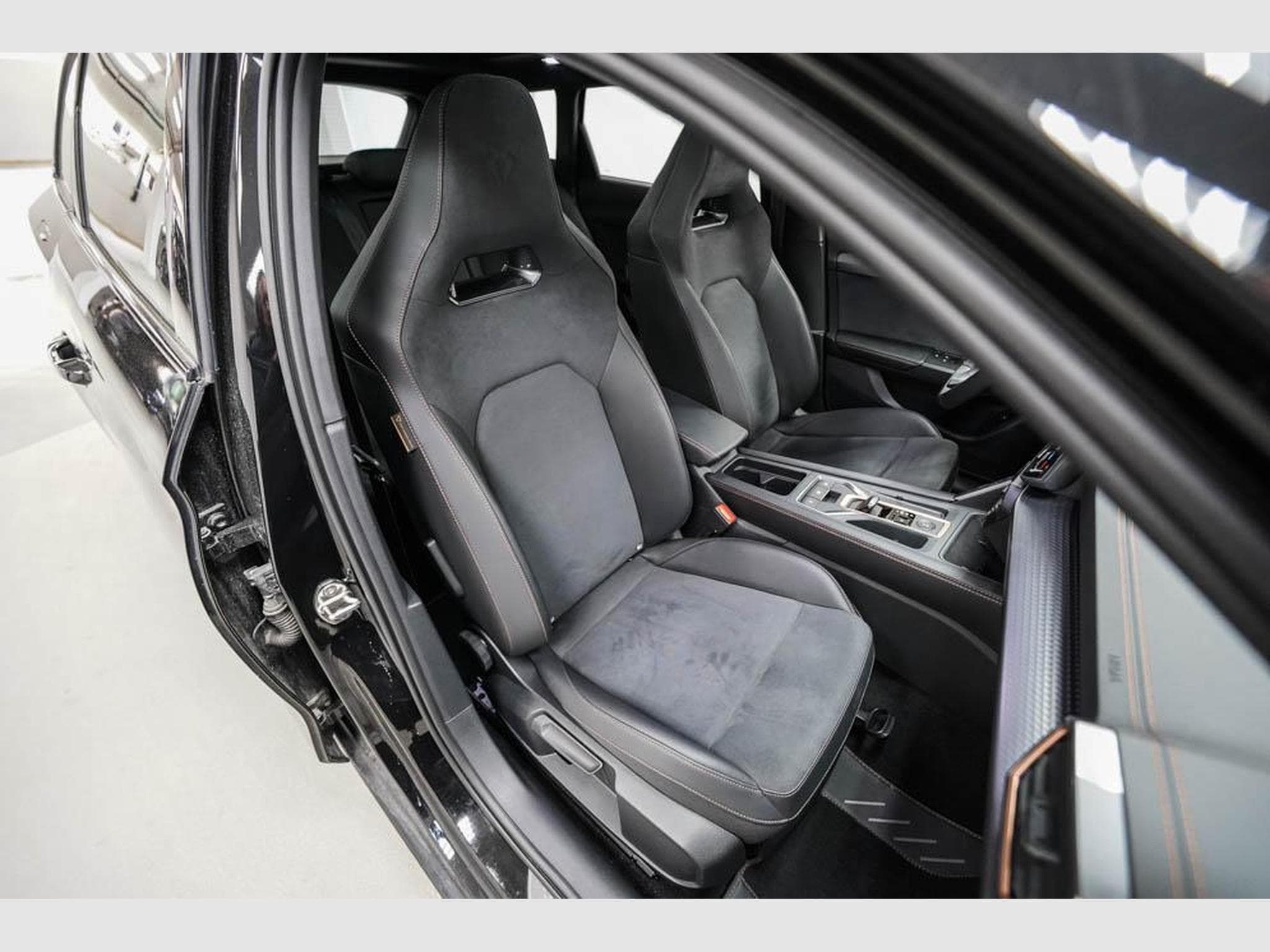 Cupra Leon ST 2,0 TSI (2025) - Photo 22