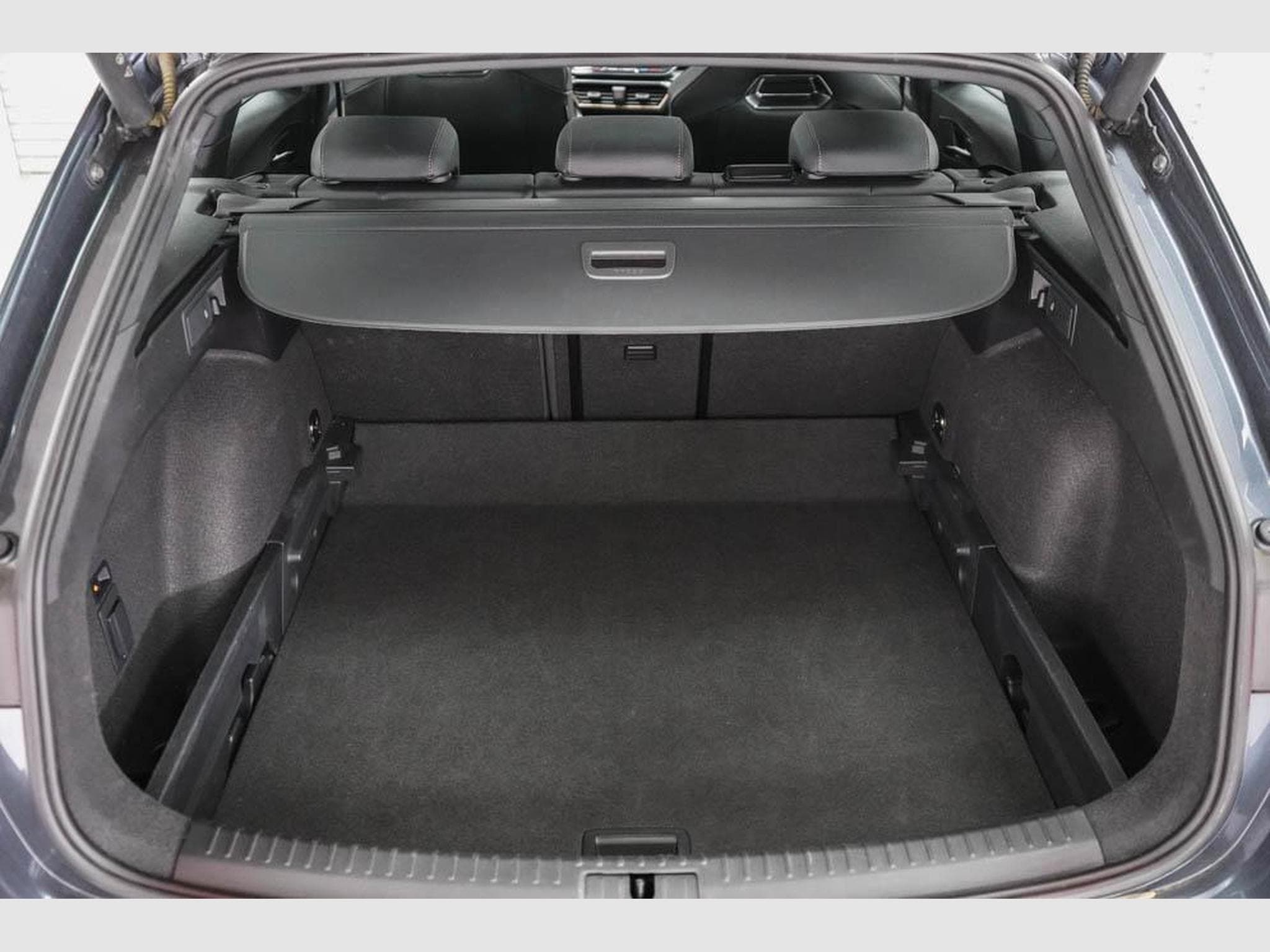 Cupra Leon ST 2,0 TSI (2025) - Photo 18