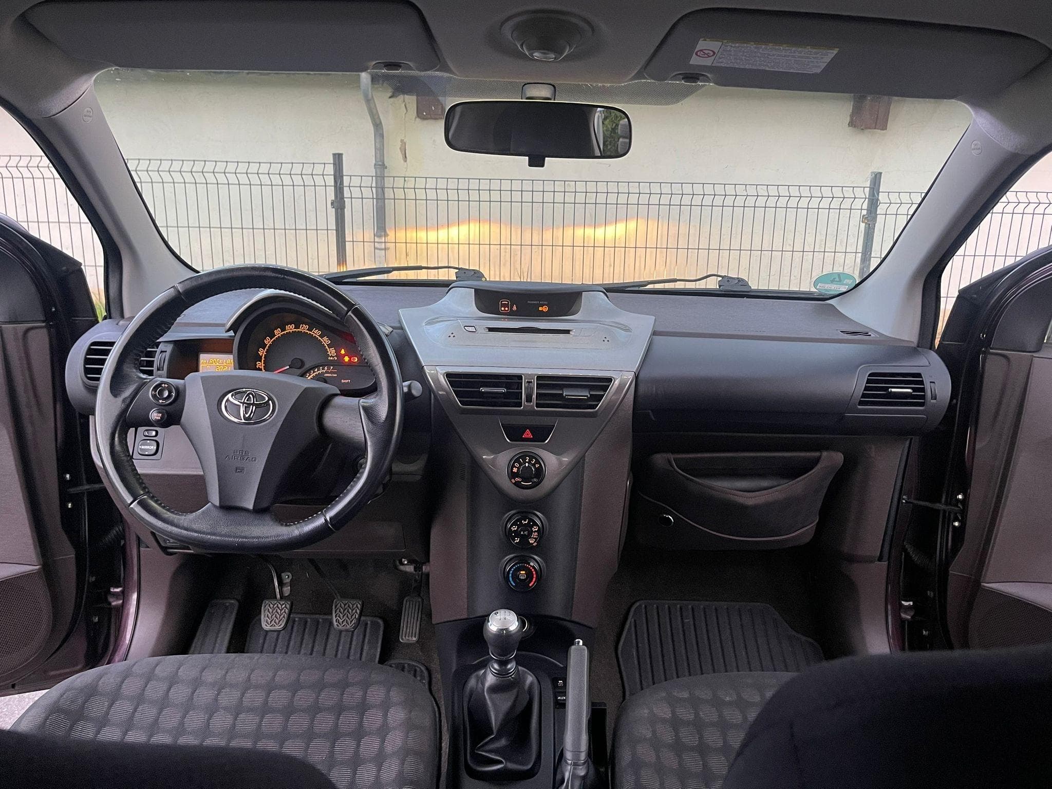 Toyota iQ (2010) - Photo 5