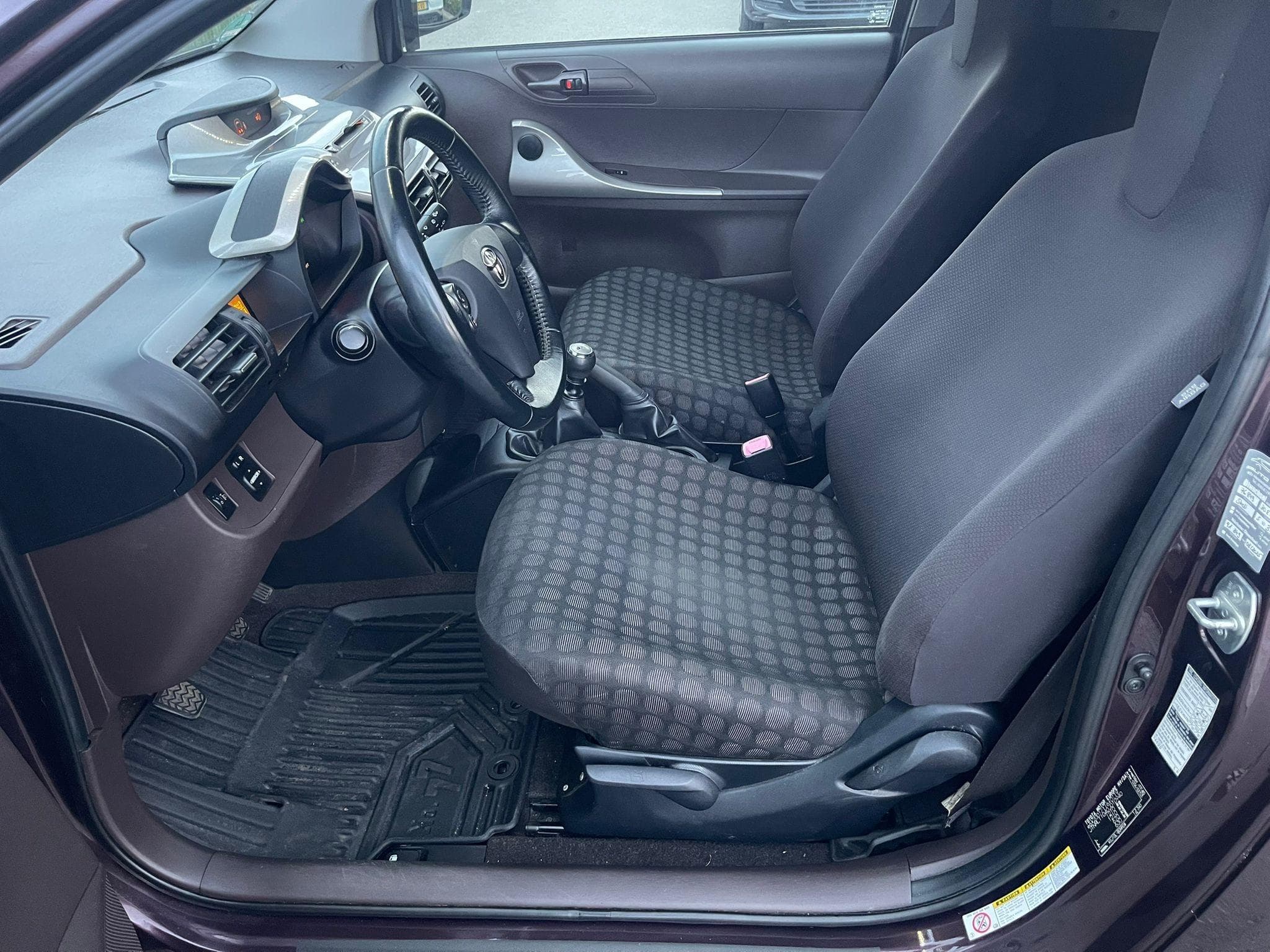 Toyota iQ (2010) - Photo 6