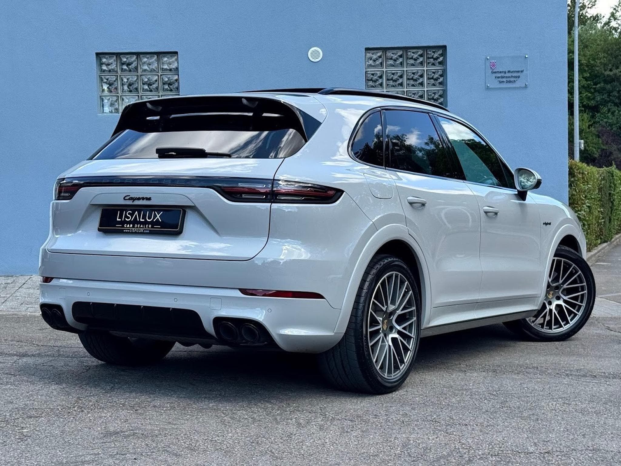 Porsche Cayenne PLATINUM EDITION 3.0 E-HYBRID 462H 340 PHEV (2023) - Photo 2