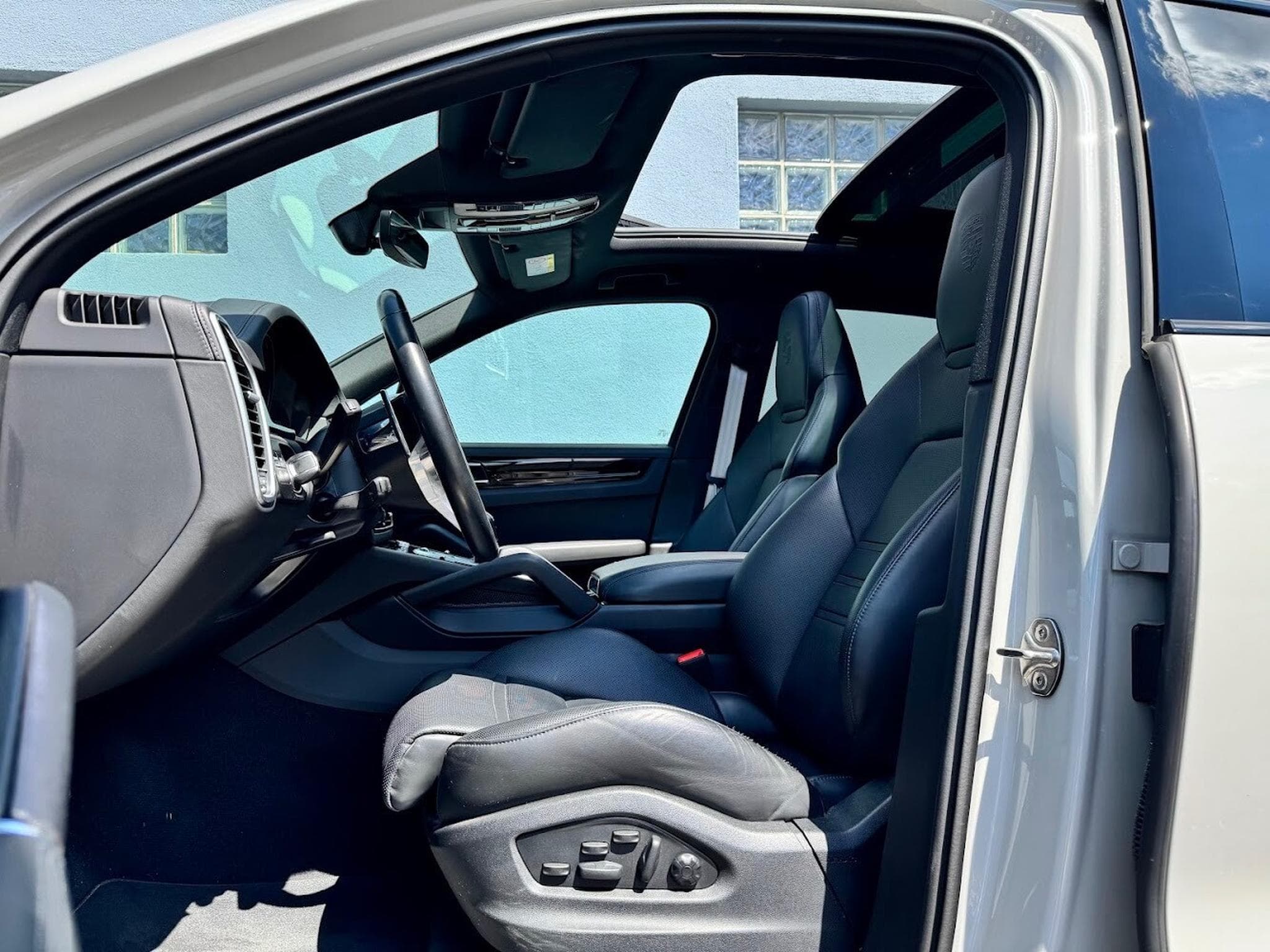 Porsche Cayenne PLATINUM EDITION 3.0 E-HYBRID 462H 340 PHEV (2023) - Photo 3