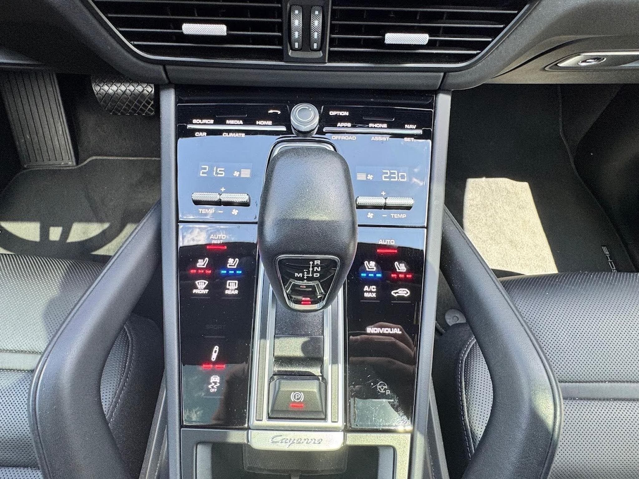 Porsche Cayenne PLATINUM EDITION 3.0 E-HYBRID 462H 340 PHEV (2023) - Photo 6