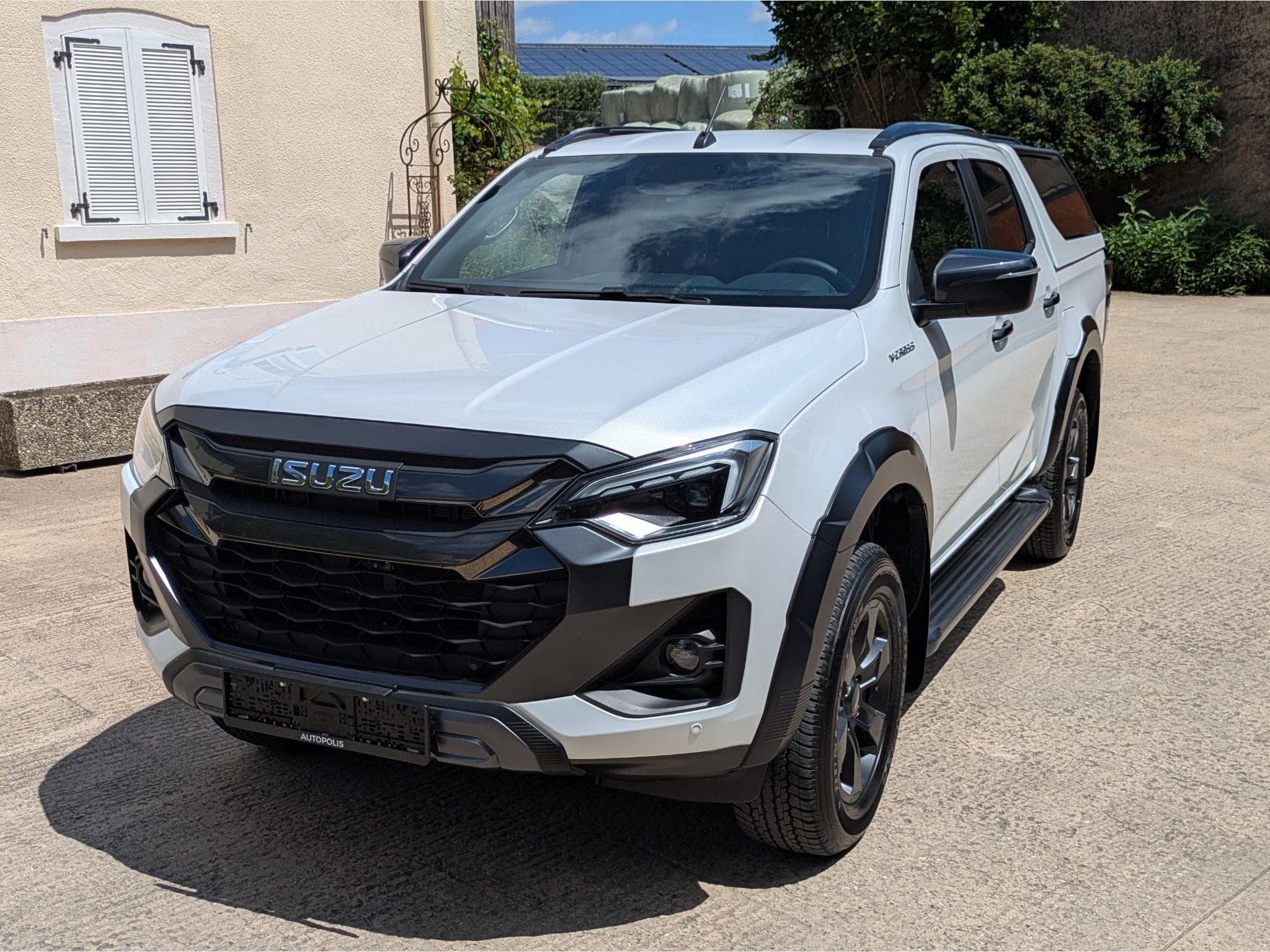 Isuzu D-Max 25 Doublecab V-Cross 4WD (2026) - Photo 2