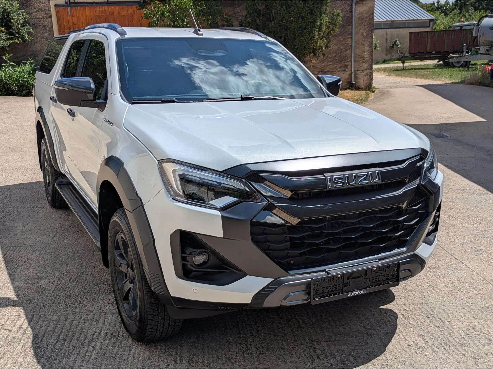 Isuzu D-Max 25 Doublecab V-Cross 4WD (2026) - Photo 3