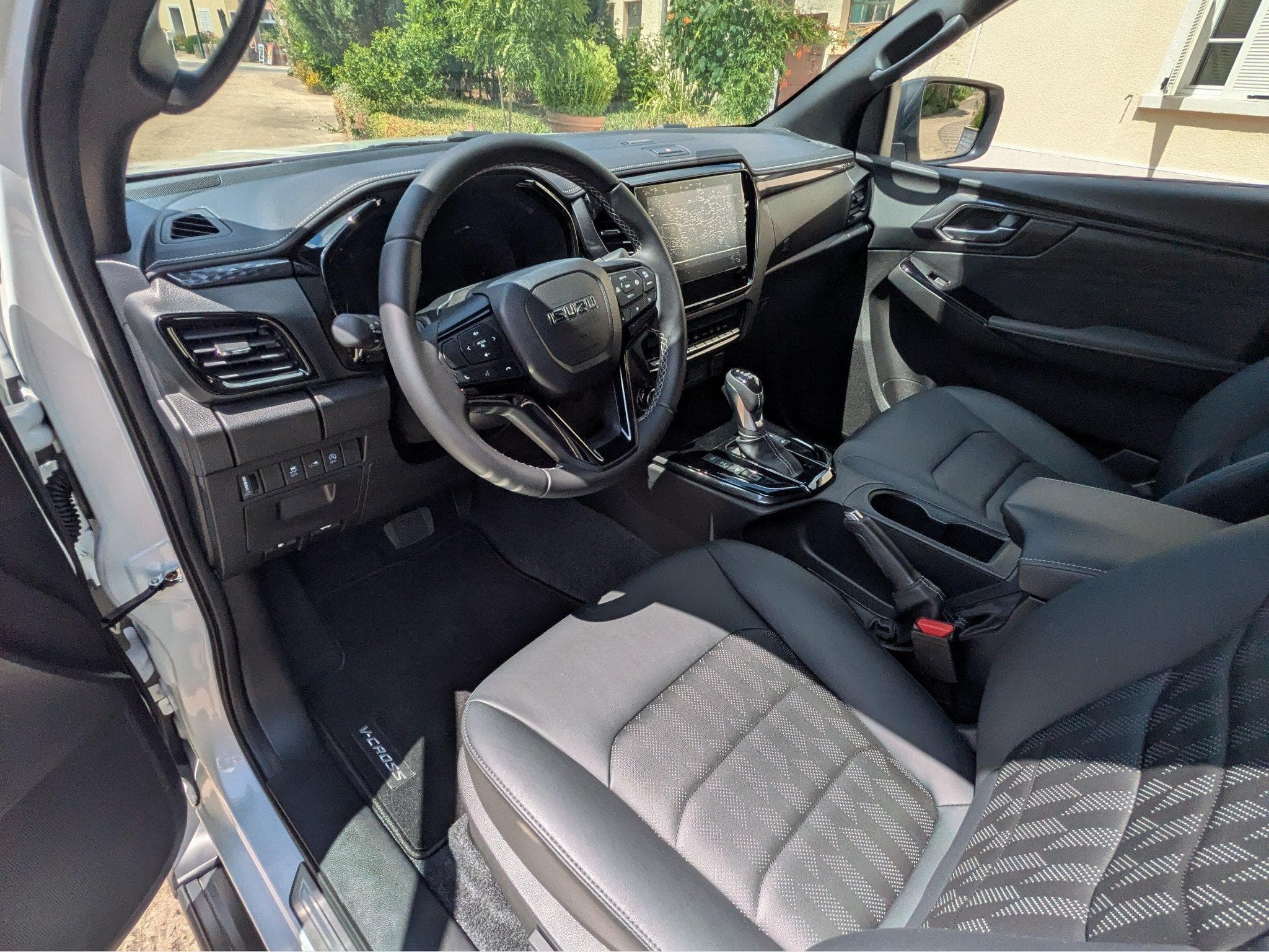 Isuzu D-Max 25 Doublecab V-Cross 4WD (2026) - Photo 10