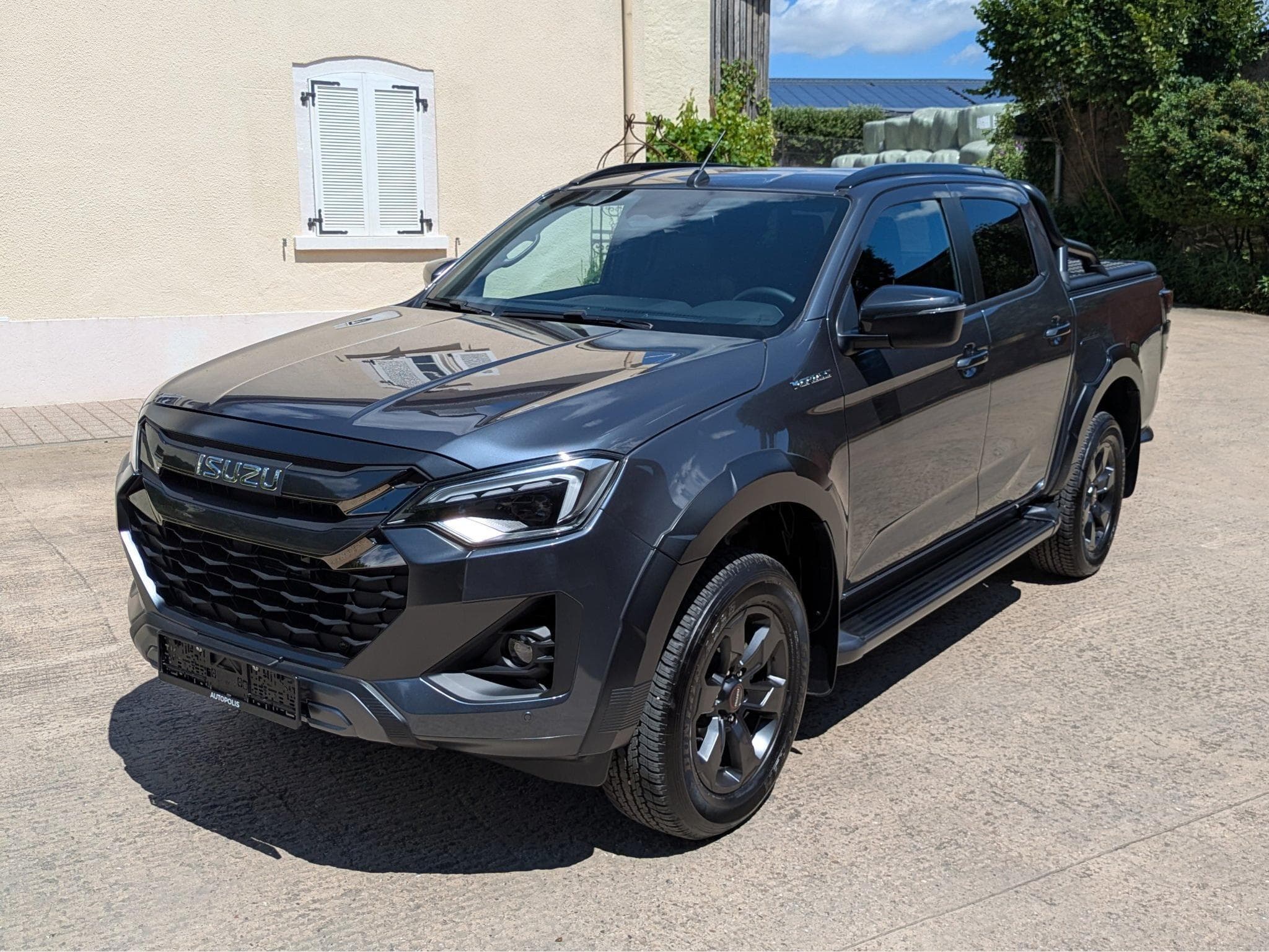 Isuzu D-Max 25 Doublecab V-Cross 4WD (2026) - Photo 2