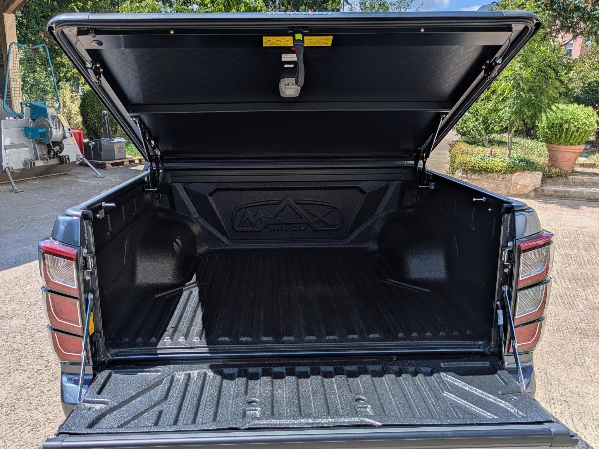 Isuzu D-Max 25 Doublecab V-Cross 4WD (2026) - Photo 8