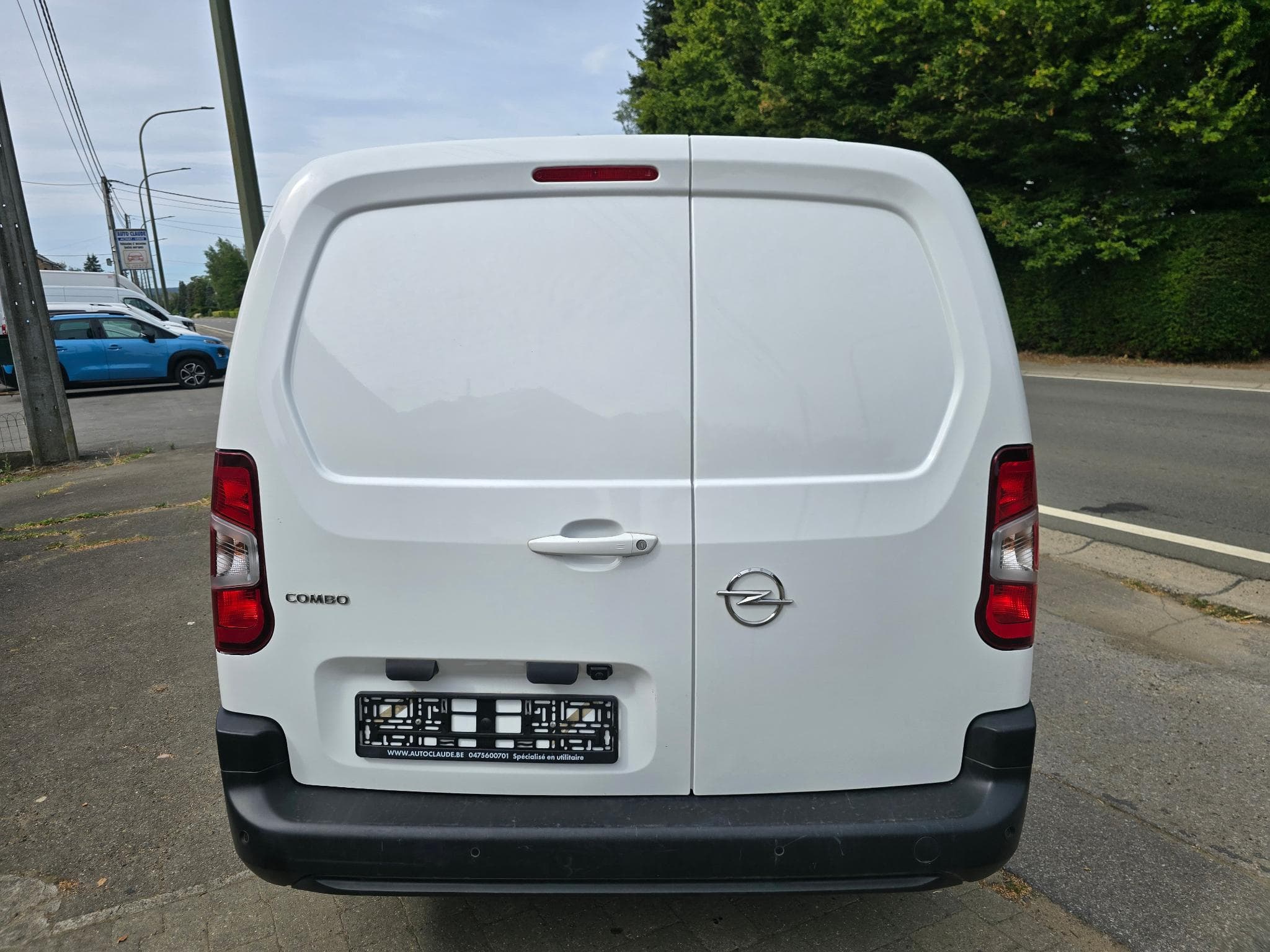 Opel Combo essence 130 cv long boite auto 71000 kms 11590 HT (2021) - Photo 5