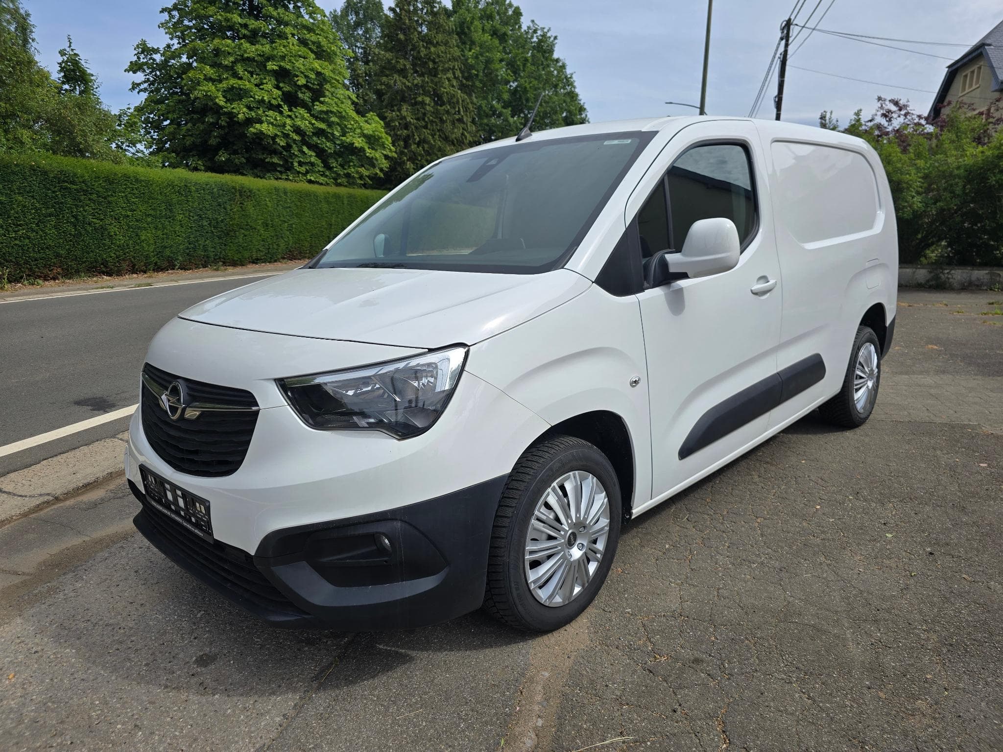 Opel Combo essence 130 cv long boite auto 71000 kms 11590 HT (2021) - Photo 1