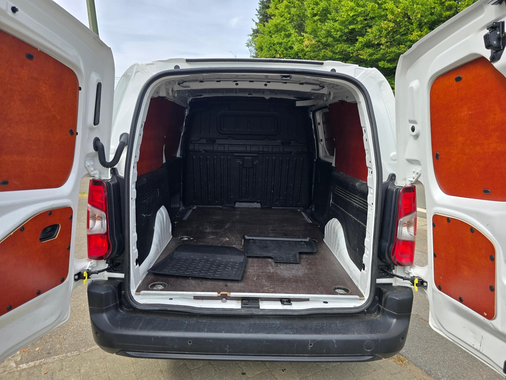 Opel Combo essence 130 cv long boite auto 71000 kms 11590 HT (2021) - Photo 7