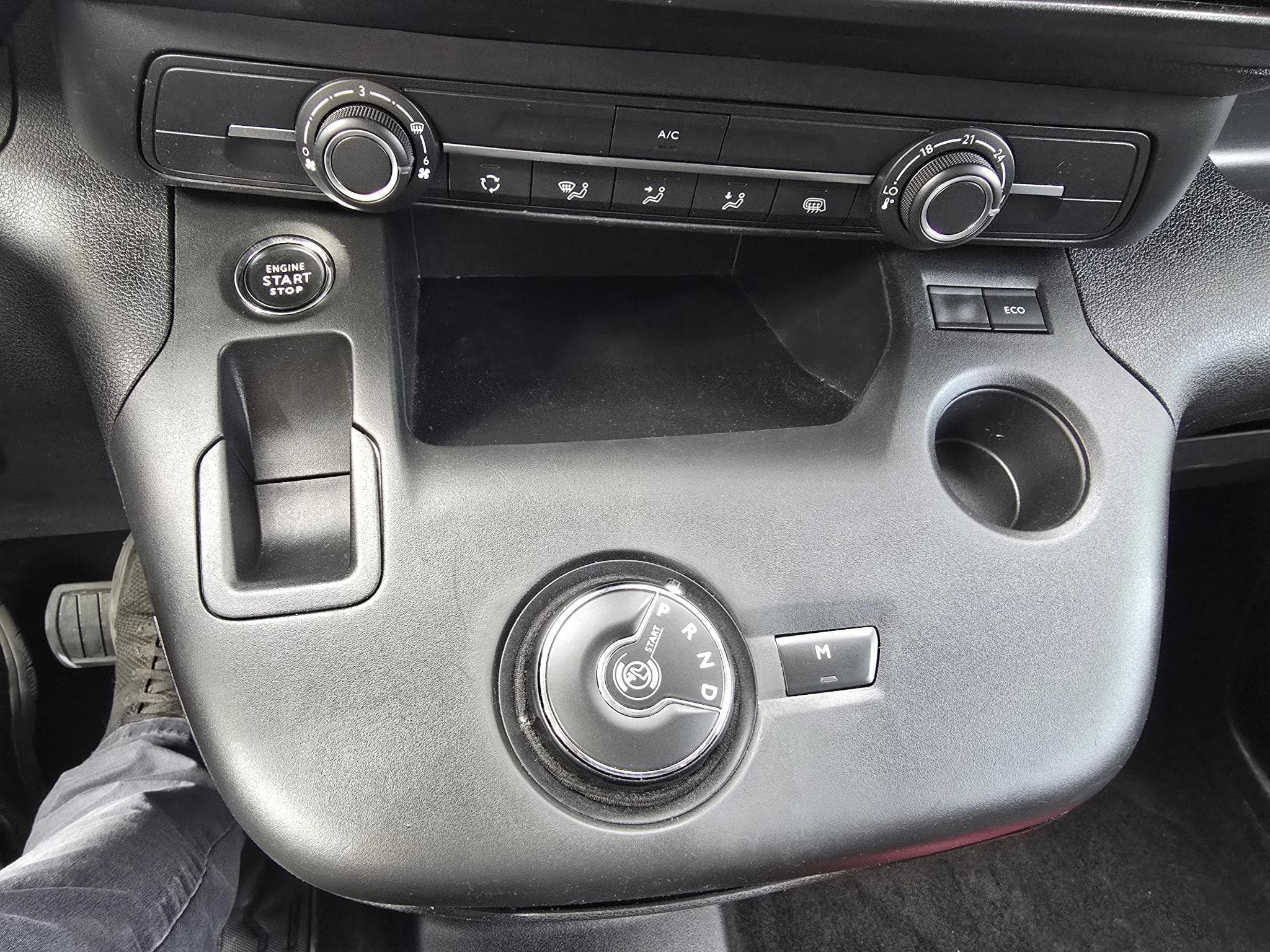 Opel Combo essence 130 cv long boite auto 71000 kms 11590 HT (2021) - Photo 15
