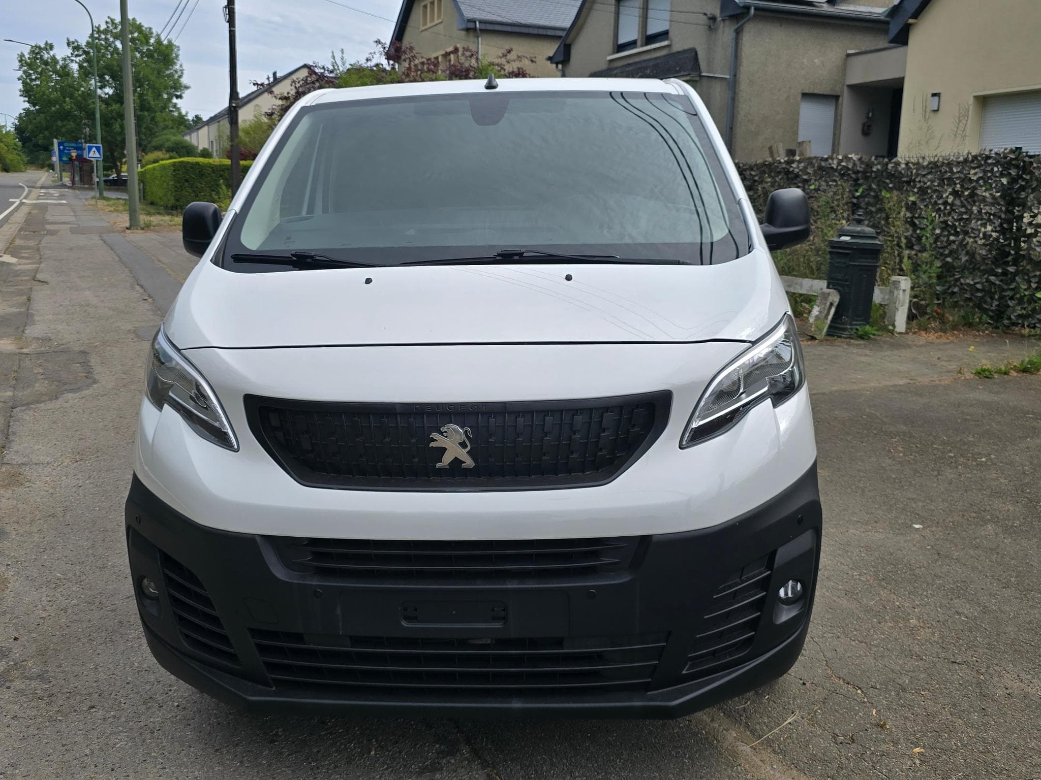 Peugeot Expert HDI 146 cv boite auto long 15990 HT (2022) - Photo 2
