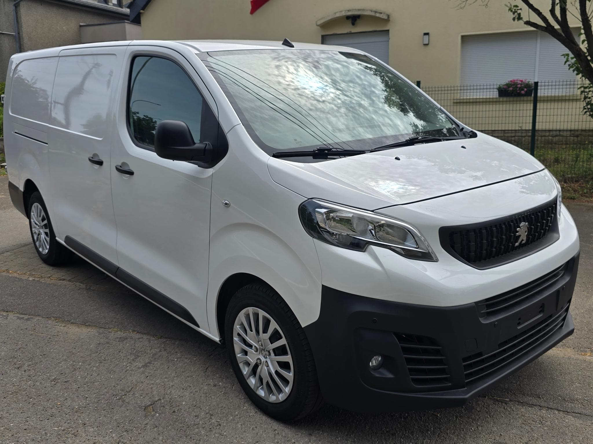 Peugeot Expert HDI 146 cv boite auto long 15990 HT (2022) - Photo 3