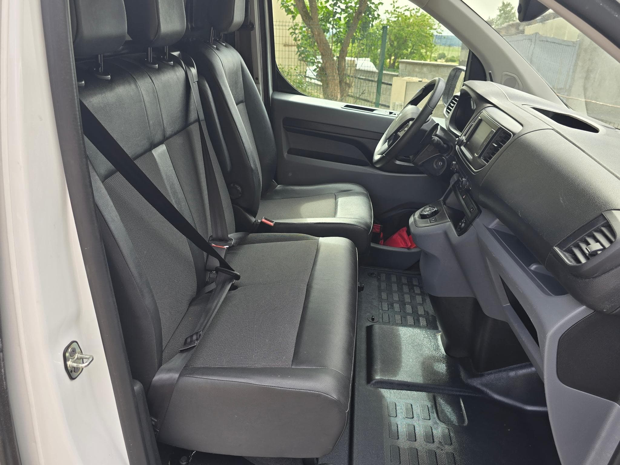 Peugeot Expert HDI 146 cv boite auto long 15990 HT (2022) - Photo 8