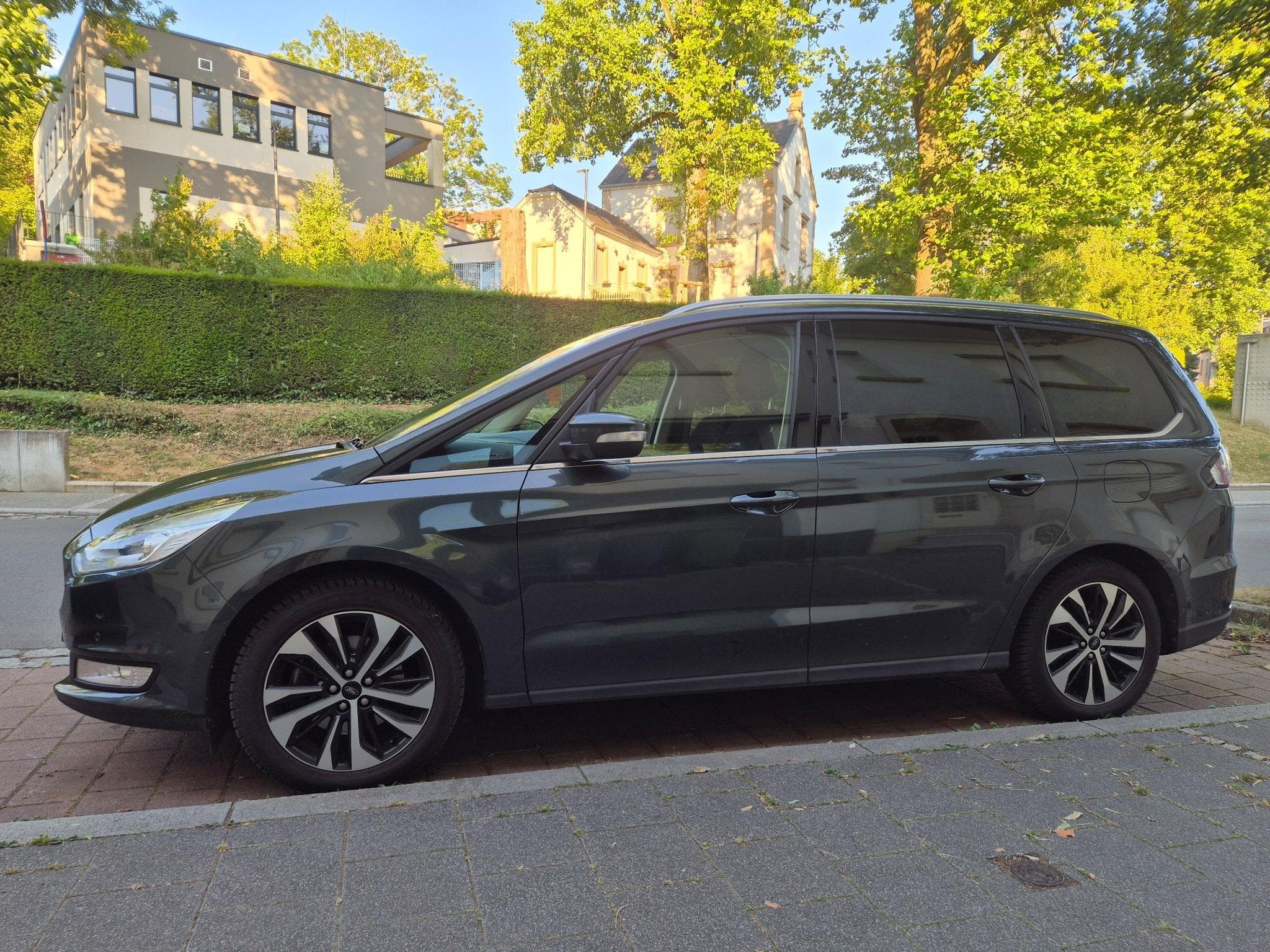 Ford Galaxy (2020) - Photo 1