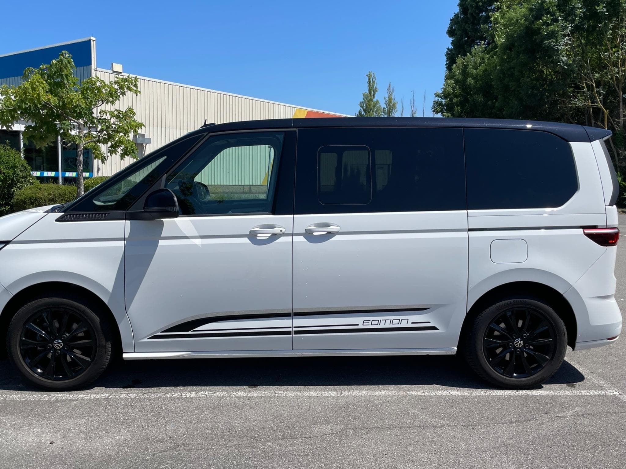 VW Multivan T7 Life Edition (2025) - Photo 2