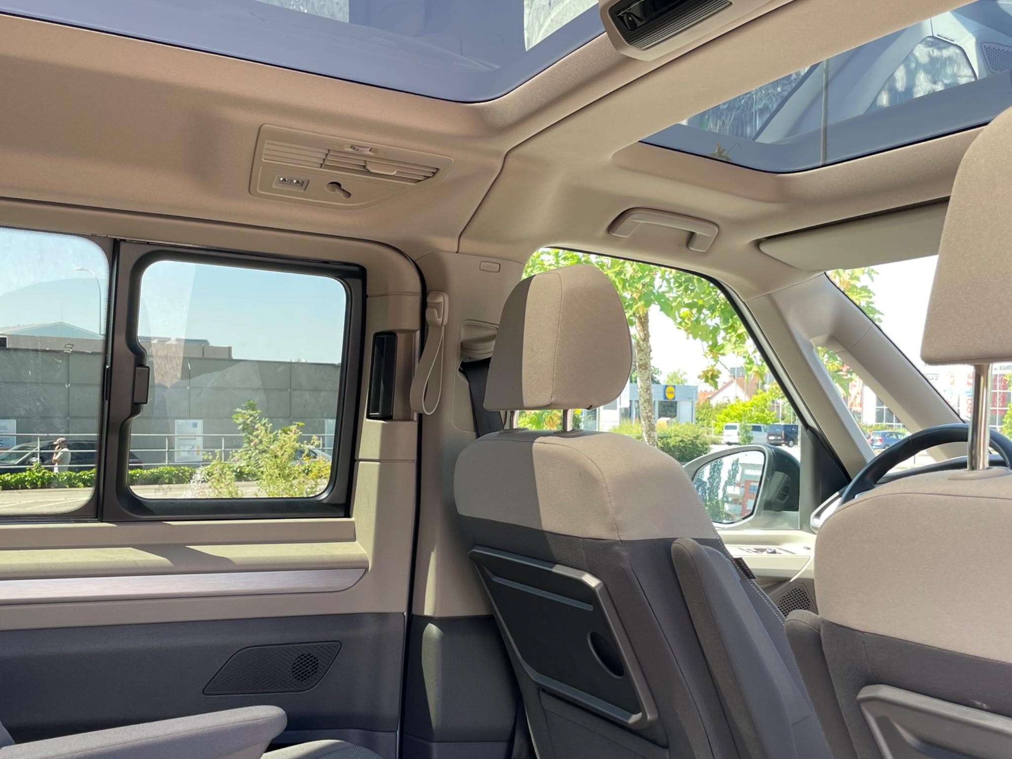 VW Multivan T7 Life Edition (2025) - Photo 3