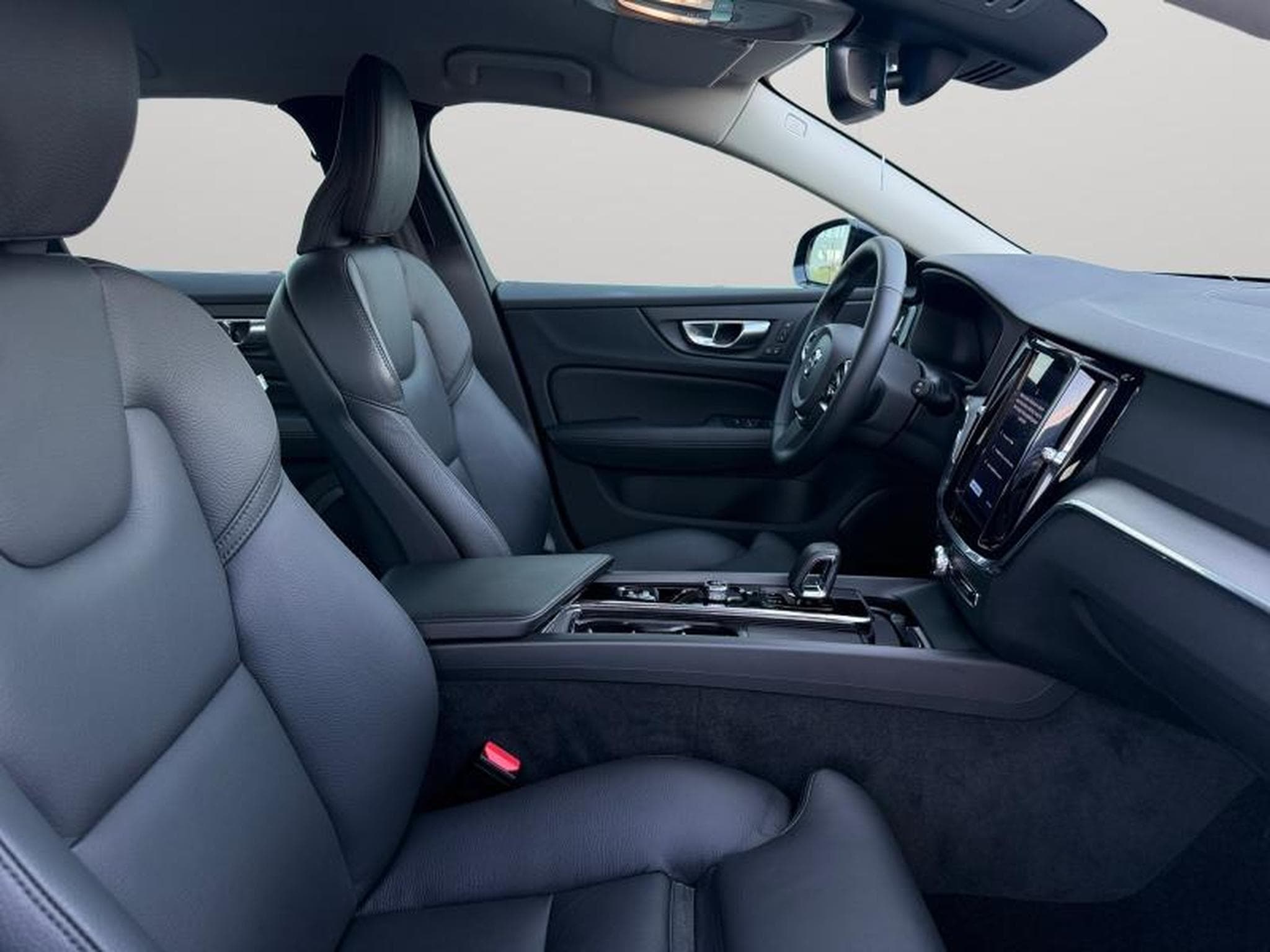 Volvo V60 B4 Plus Bright / Diesel (2023) - Photo 15