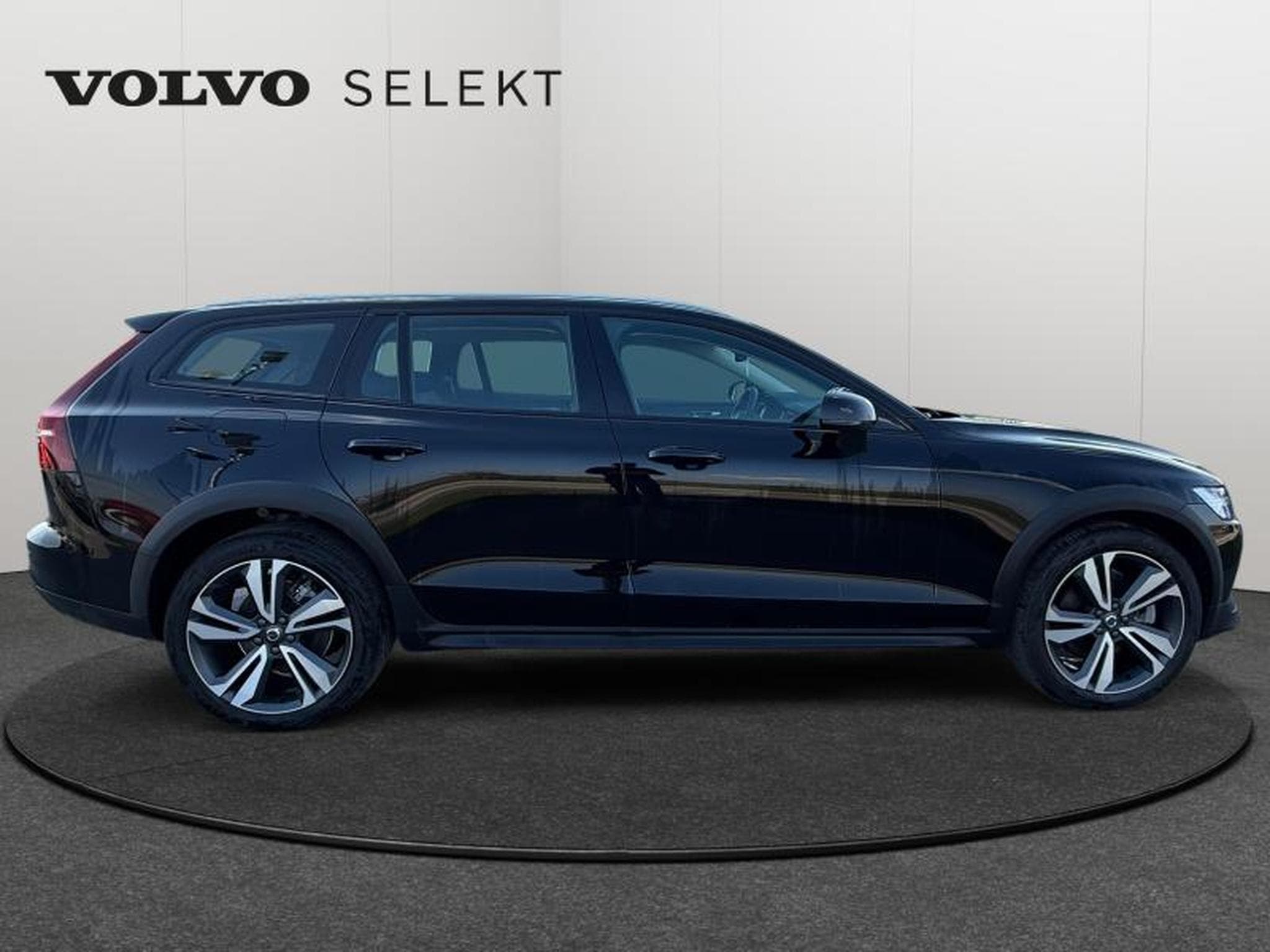 Volvo V60 B4 Plus Bright / Diesel (2023) - Photo 7