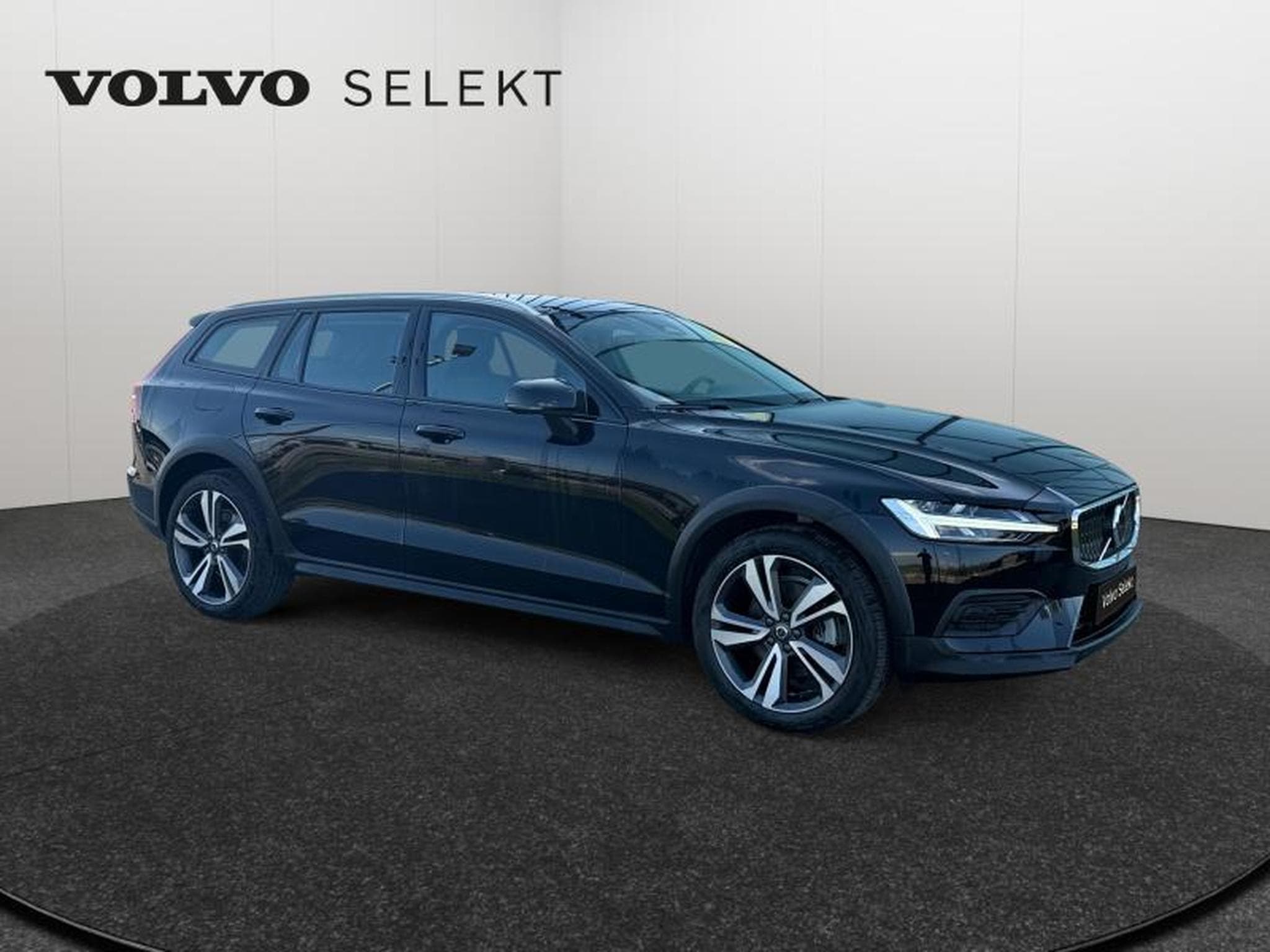 Volvo V60 B4 Plus Bright / Diesel (2023) - Photo 8