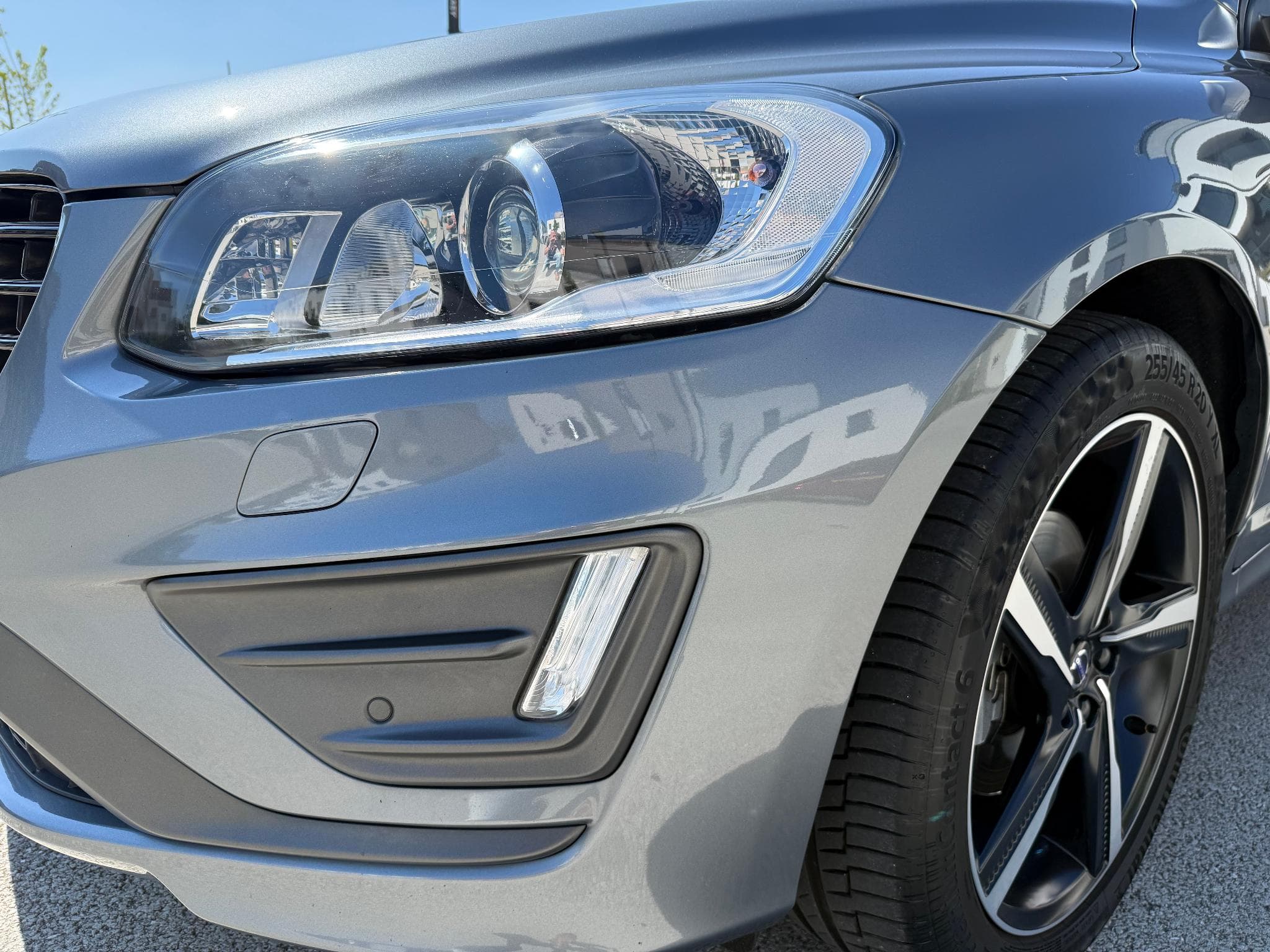 Volvo XC60 T6 AWD R-DESIGN 2.0 MOMENTUM 306 PS (2016) - Photo 4