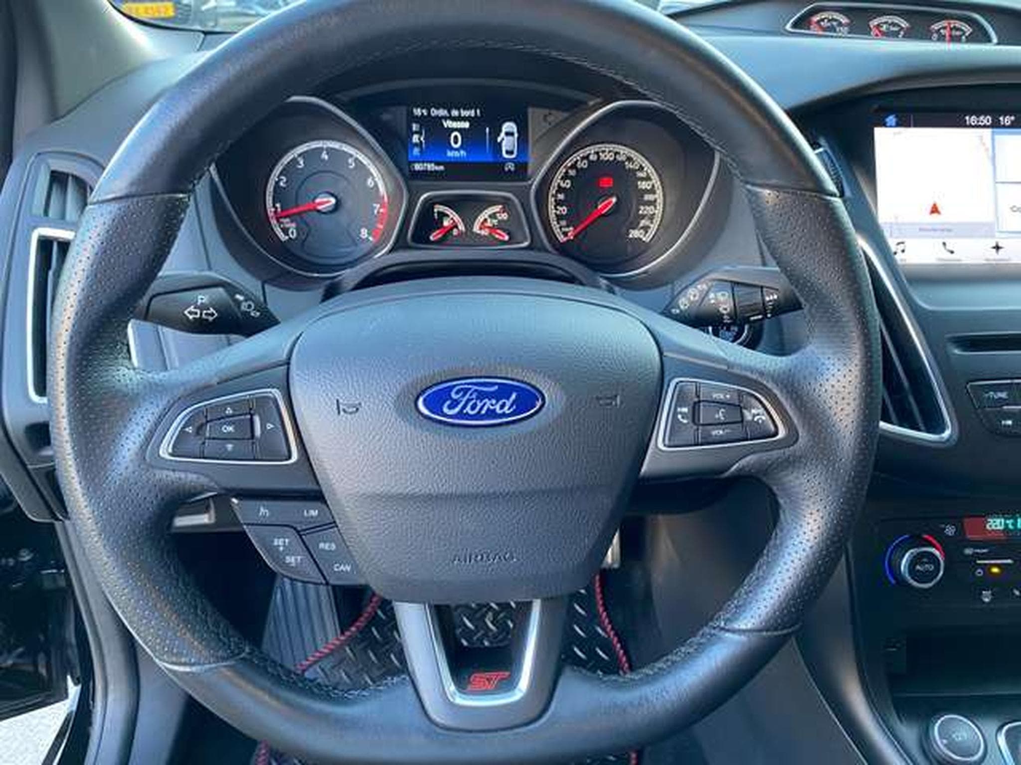 Ford Focus Focus 2.0ST - JUSQU'A 48 MOIS DE GARANTIE (2017) - Photo 11