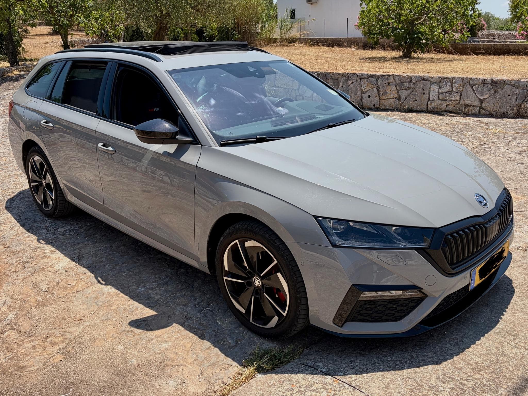 Skoda Octavia Octavia Combi 1.4 TSI iV DSG RS (2021) - Photo 1
