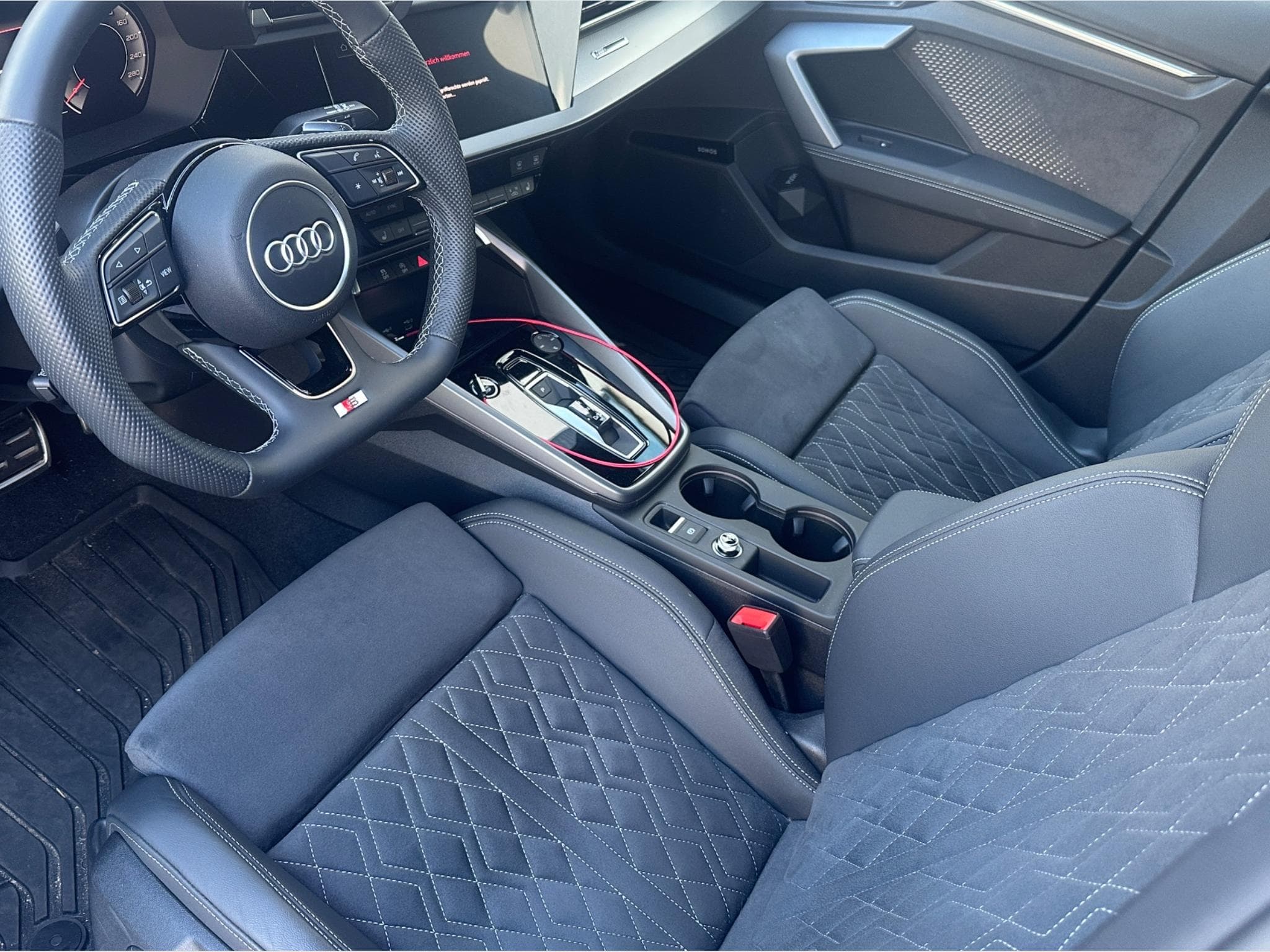 Audi A3 S-line (2024) - Photo 4