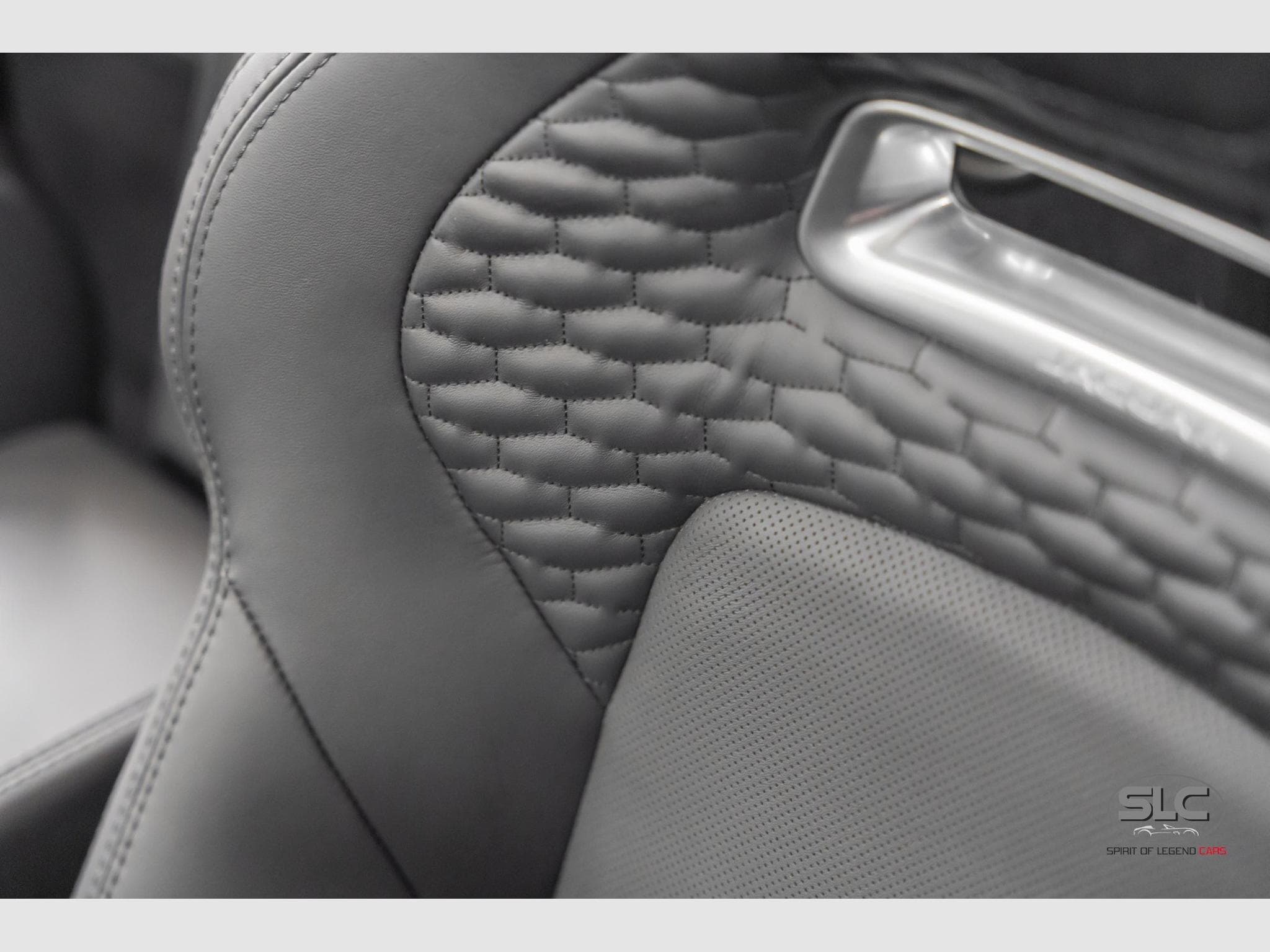 Jaguar F-Type P300 R-DYNAMIC Perf./Heated/Cooled/P (2024) - Photo 13
