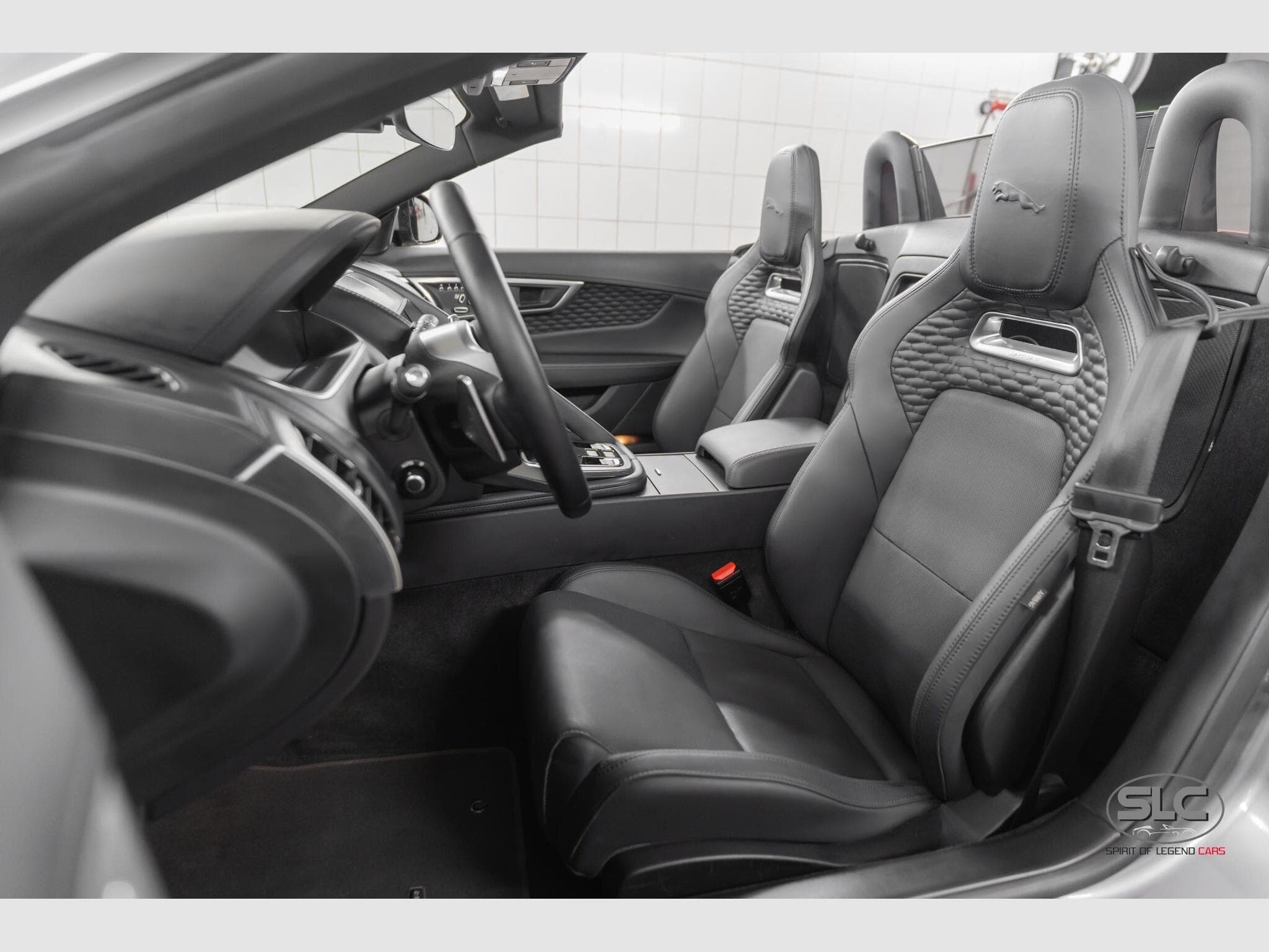 Jaguar F-Type P300 R-DYNAMIC Perf./Heated/Cooled/P (2024) - Photo 5