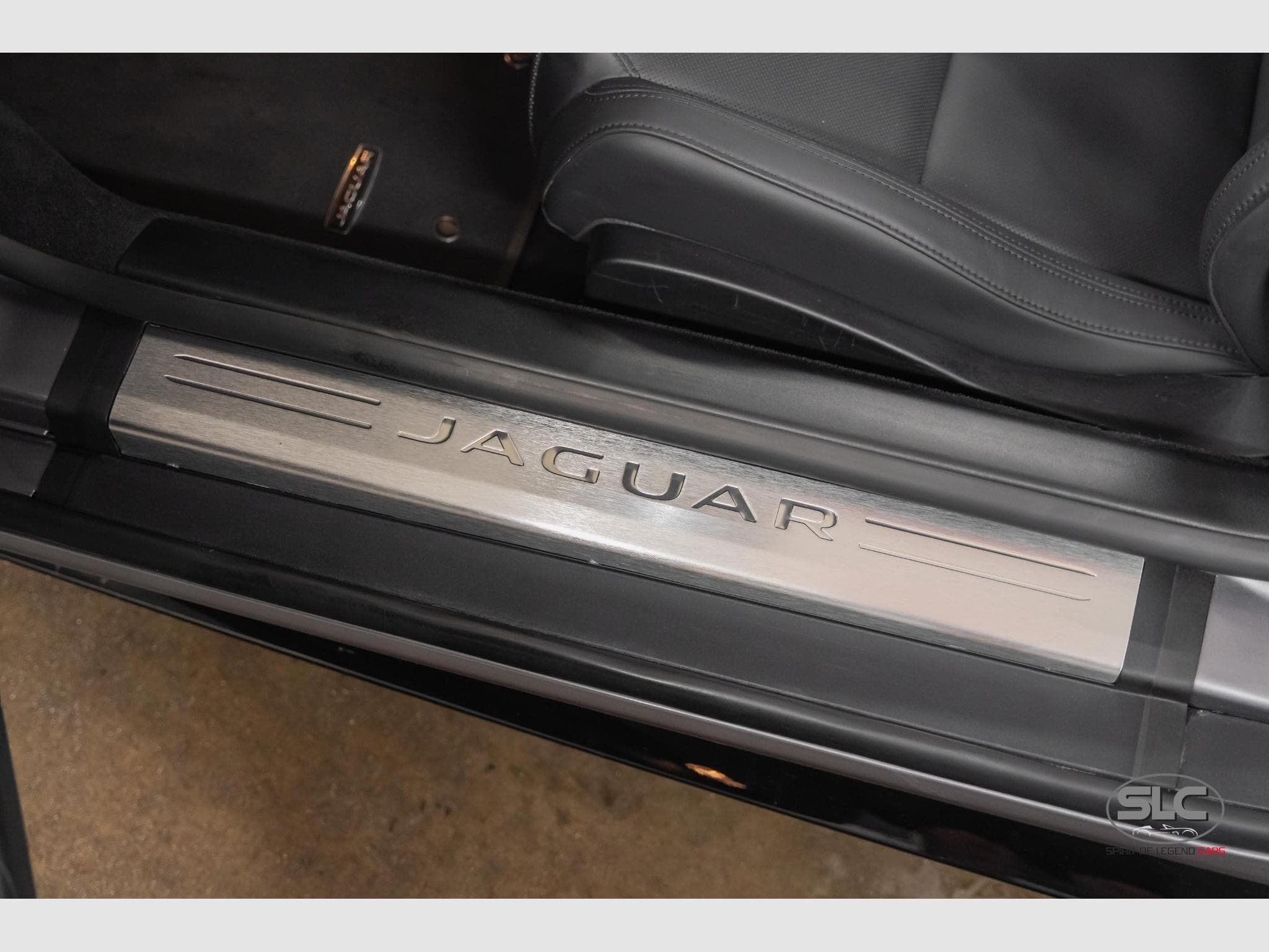 Jaguar F-Type P300 R-DYNAMIC Perf./Heated/Cooled/P (2024) - Photo 15