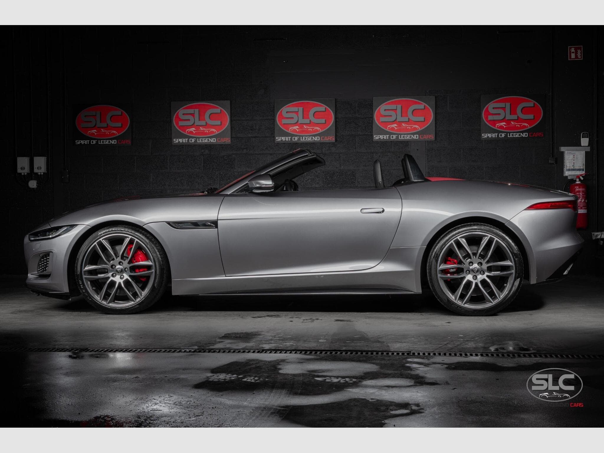 Jaguar F-Type P300 R-DYNAMIC Perf./Heated/Cooled/P (2024) - Photo 2